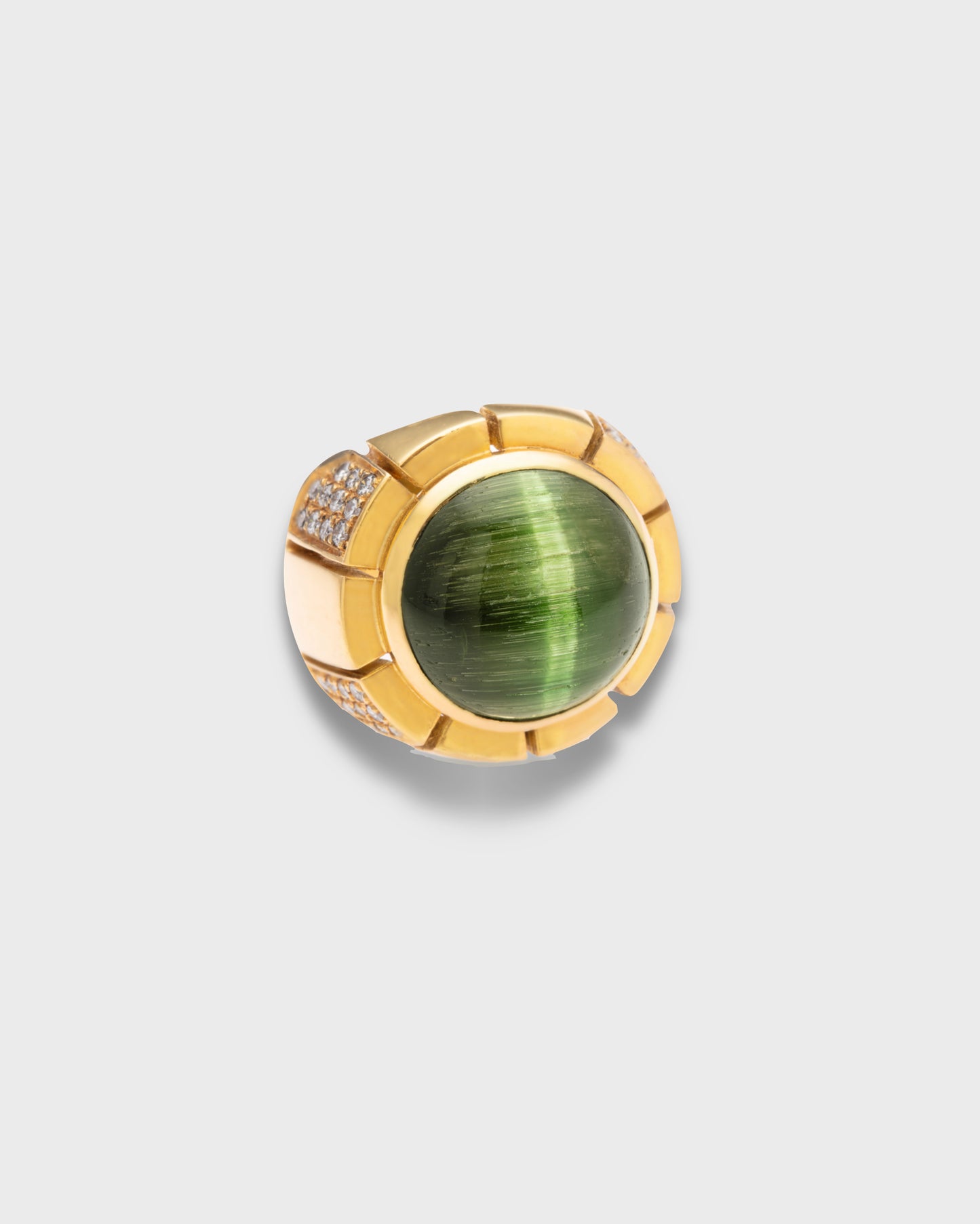 CAT'S EYE TOURMALINE, DIAMOND & YELLOW GOLD COCKTAIL RING, 1970s