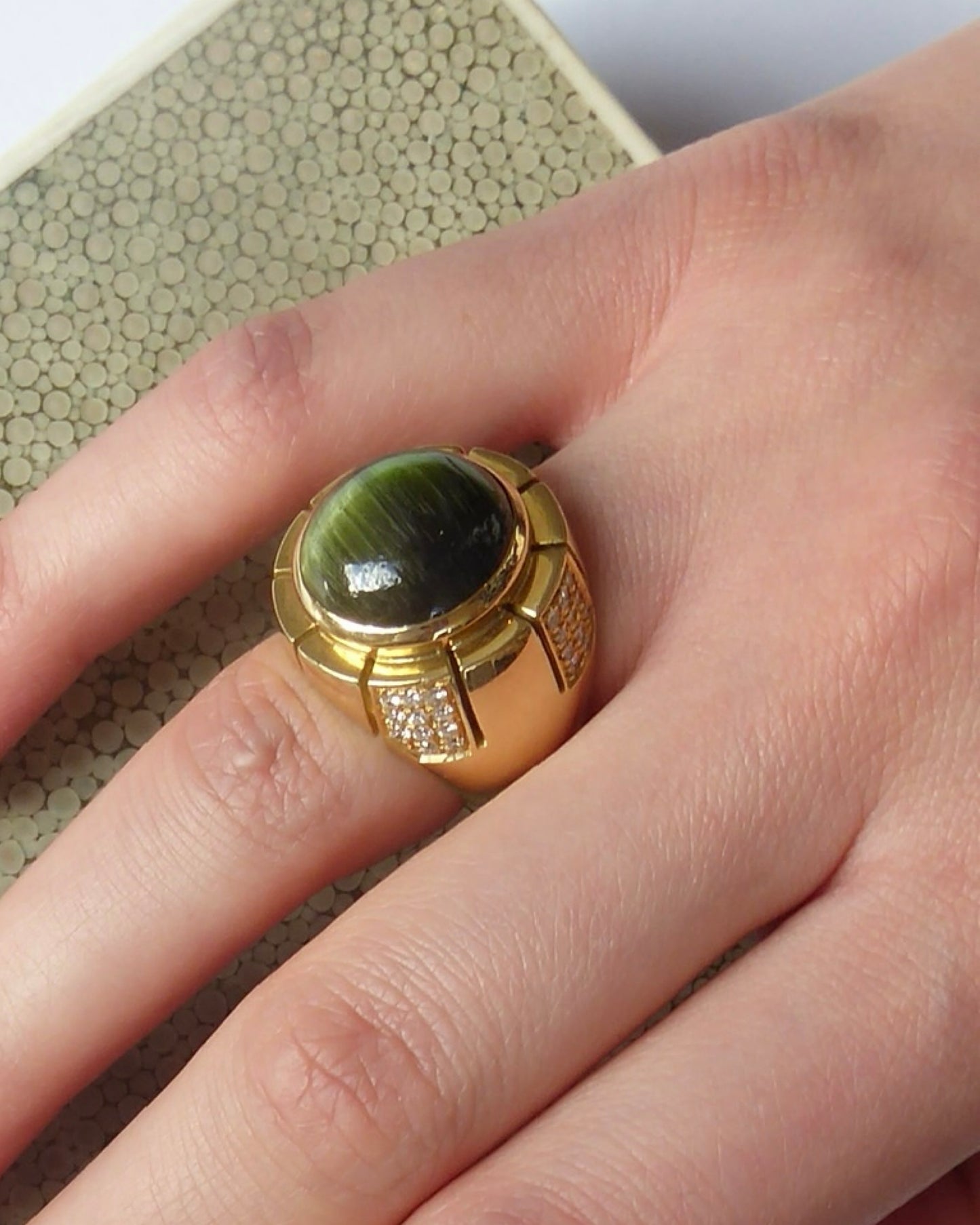CAT'S EYE TOURMALINE, DIAMOND & YELLOW GOLD COCKTAIL RING, 1970s