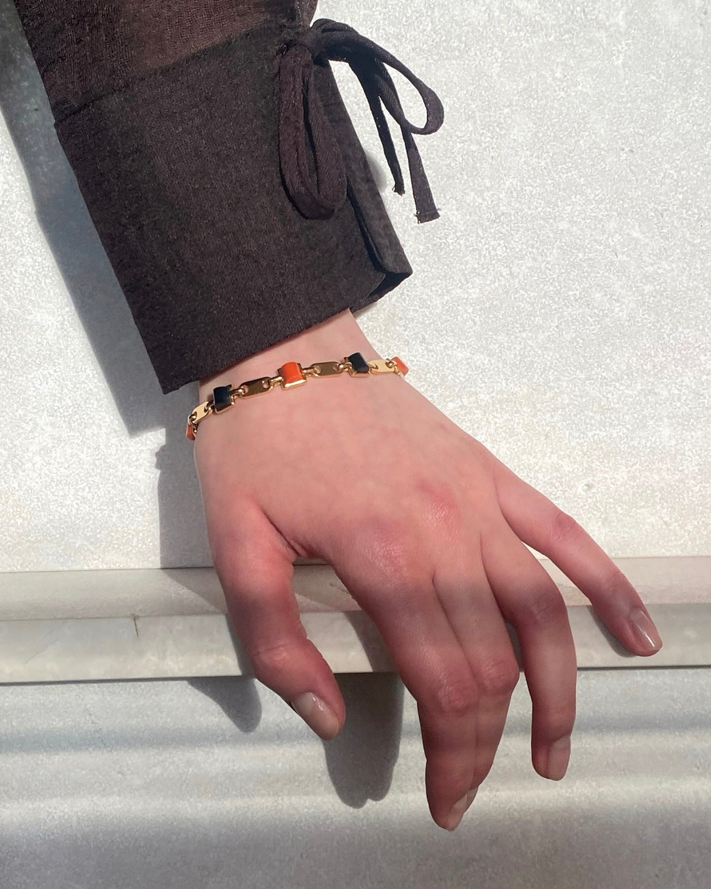 CARTIER GOLD, CORAL & ONYX LINKS BRACELET, 1970s