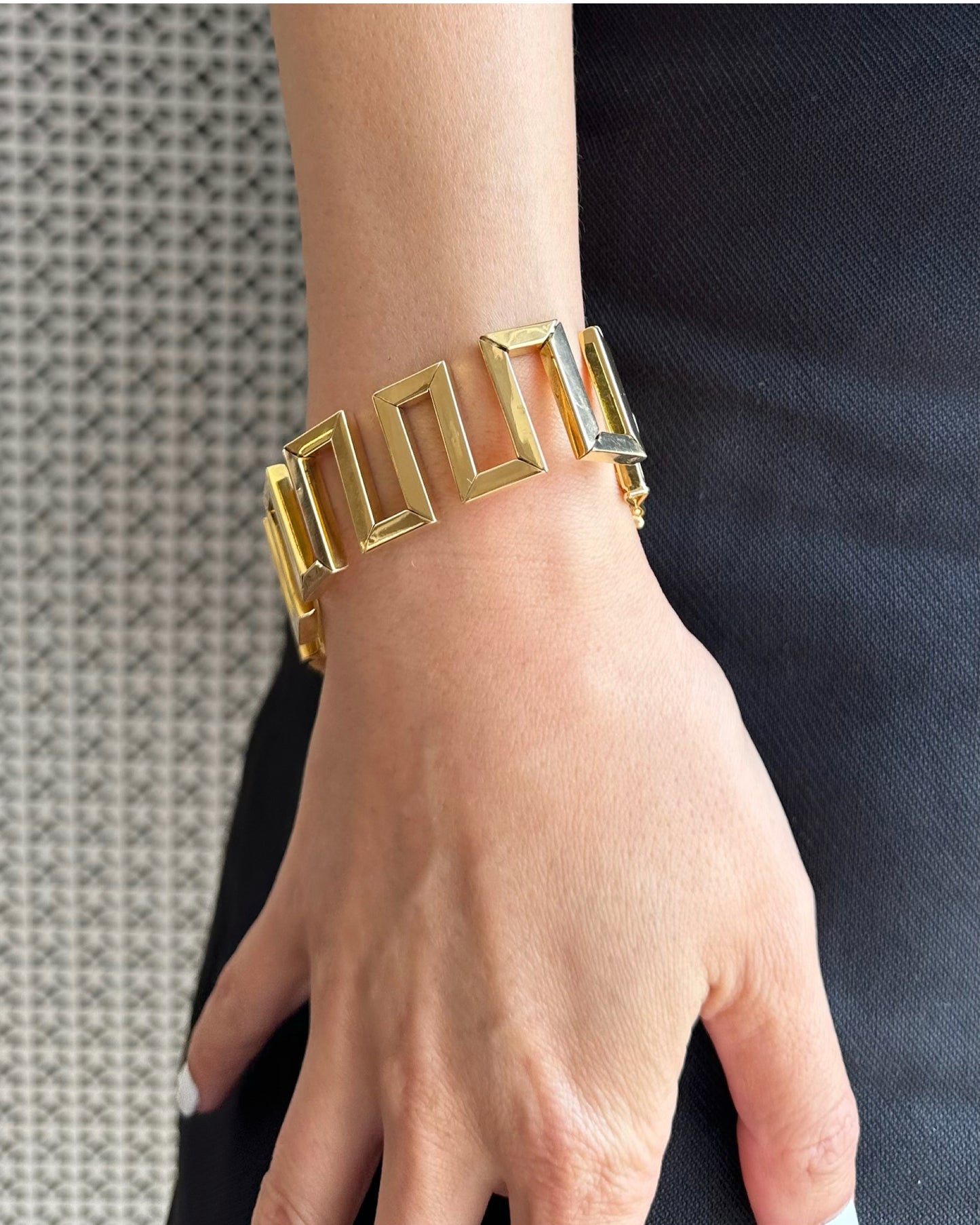 TIFFANY & CO. YELLOW GOLD MEANDER BRACELET, 1960s