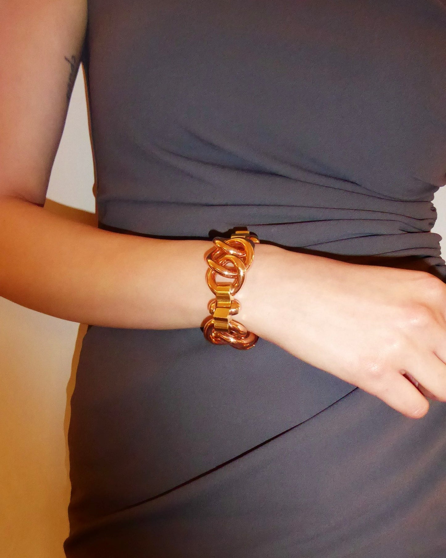 ART MODERNE YELLOW & ROSE GOLD CHAIN BRACELET, 1940s