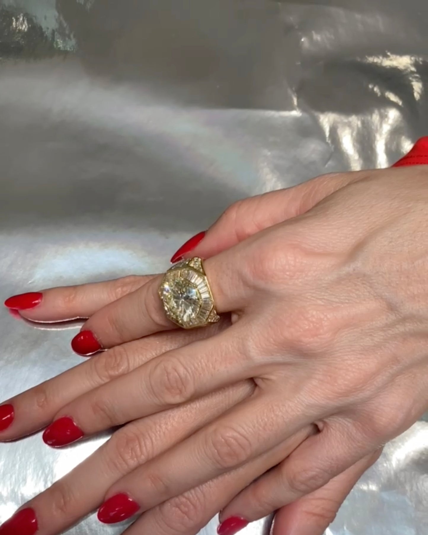 DIAMOND & YELLOW GOLD COCKTAIL RING, 1970s