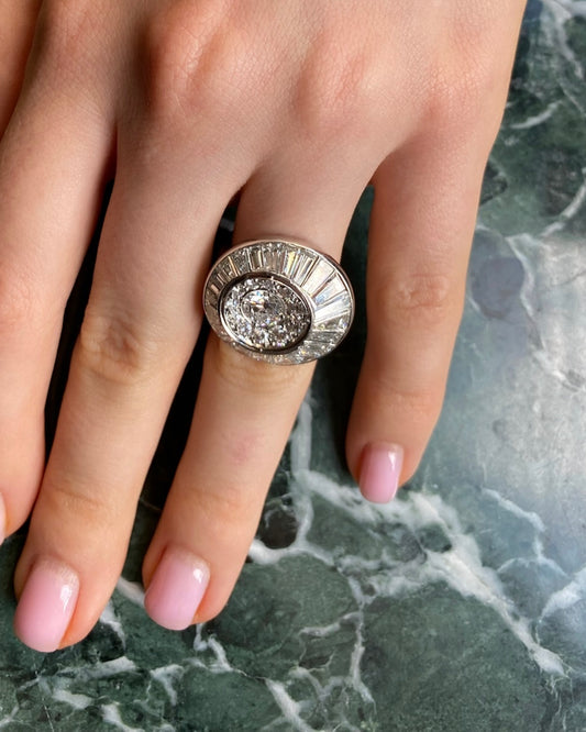 DIAMONDS & PLATINUM SPIRAL RING, 1950s