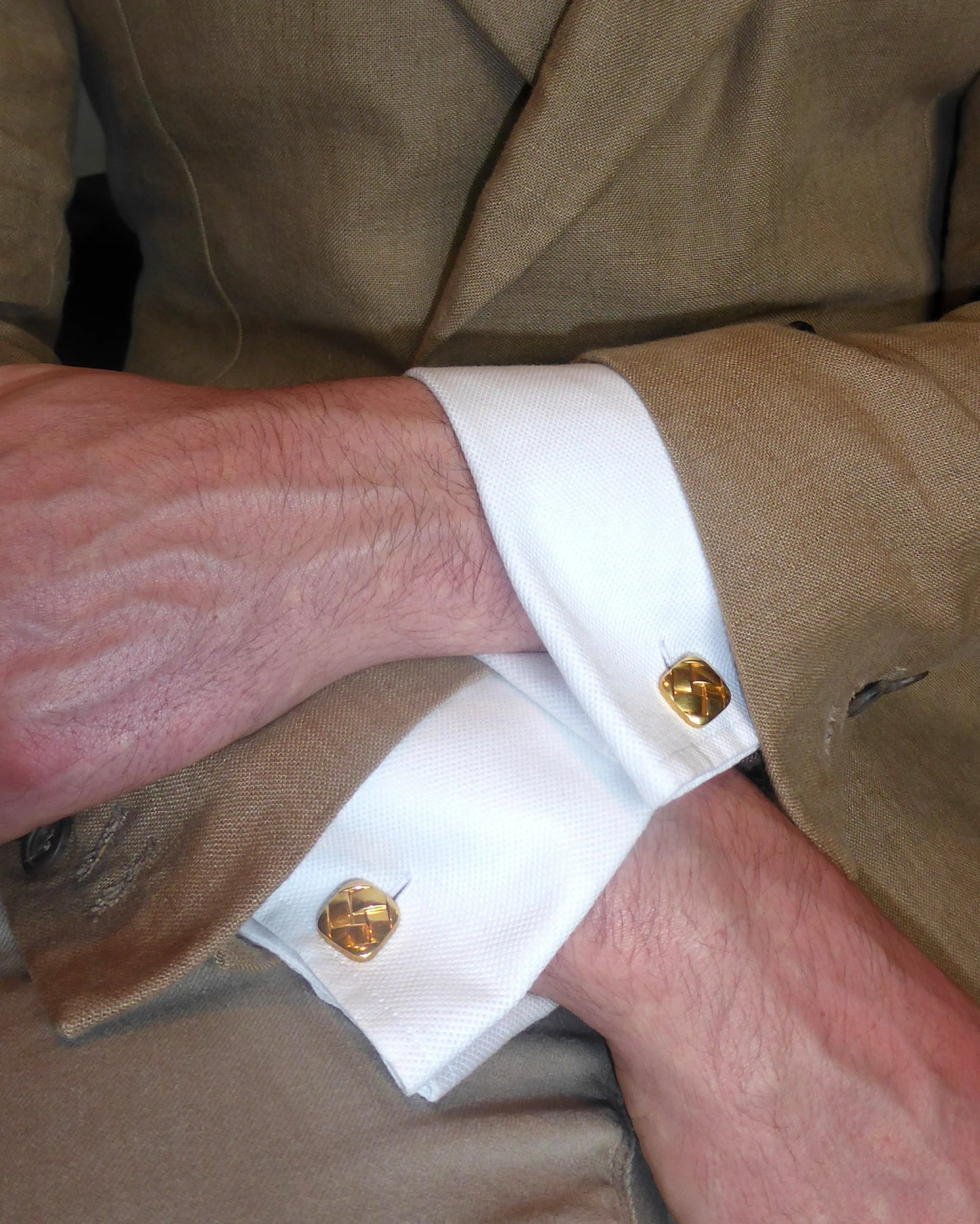 15K YELLOW GOLD WOVEN-BASKET CUFFLINKS, 1880s