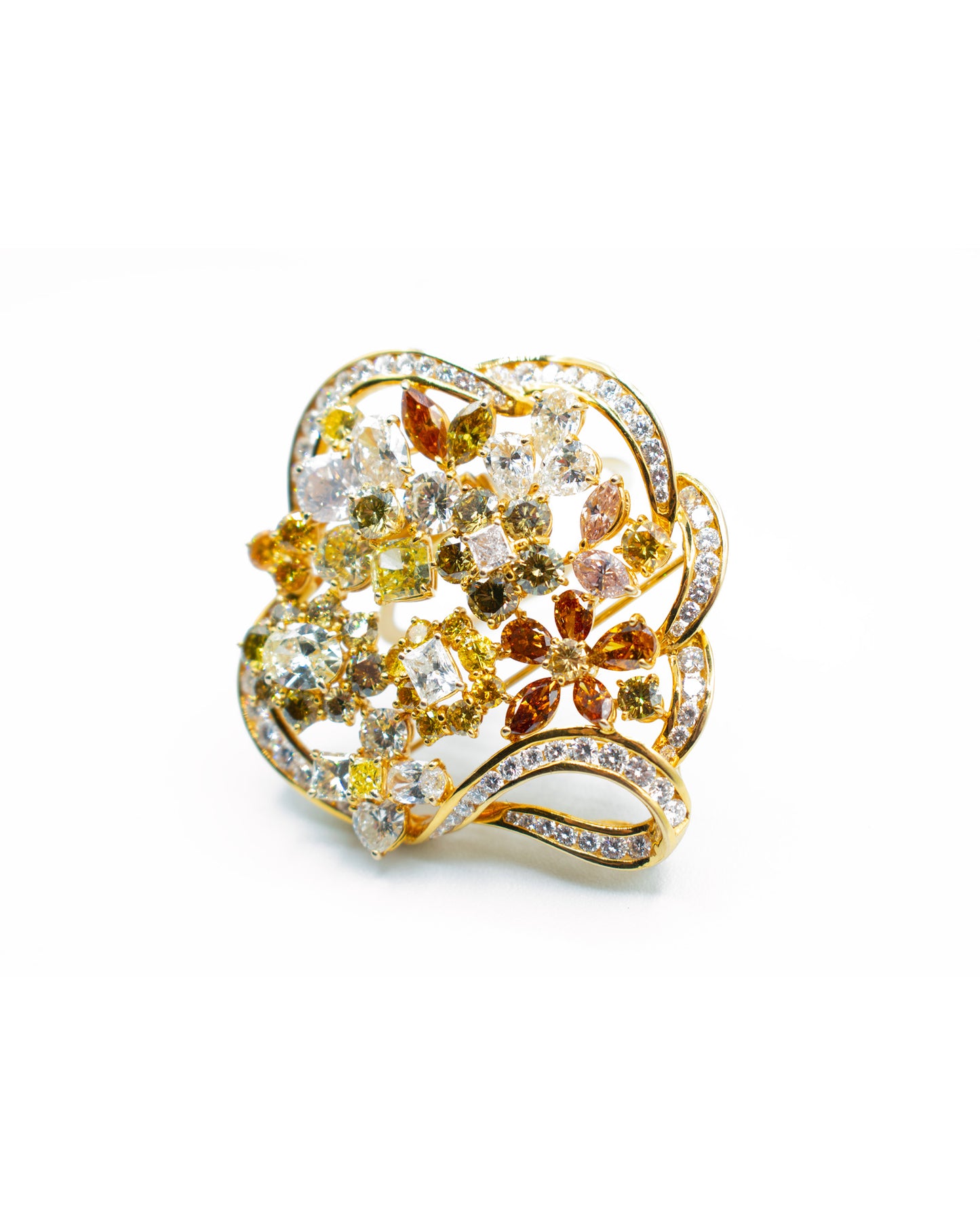 FANCY COLOUR DIAMONDS (23ct) & YELLOW GOLD BROOCH