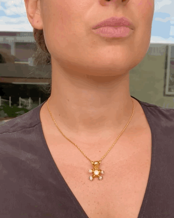 CHOPARD ‘HAPPY DIAMONDS' DIAMOND & YELLOW GOLD BEAR PENDANT NECKLACE