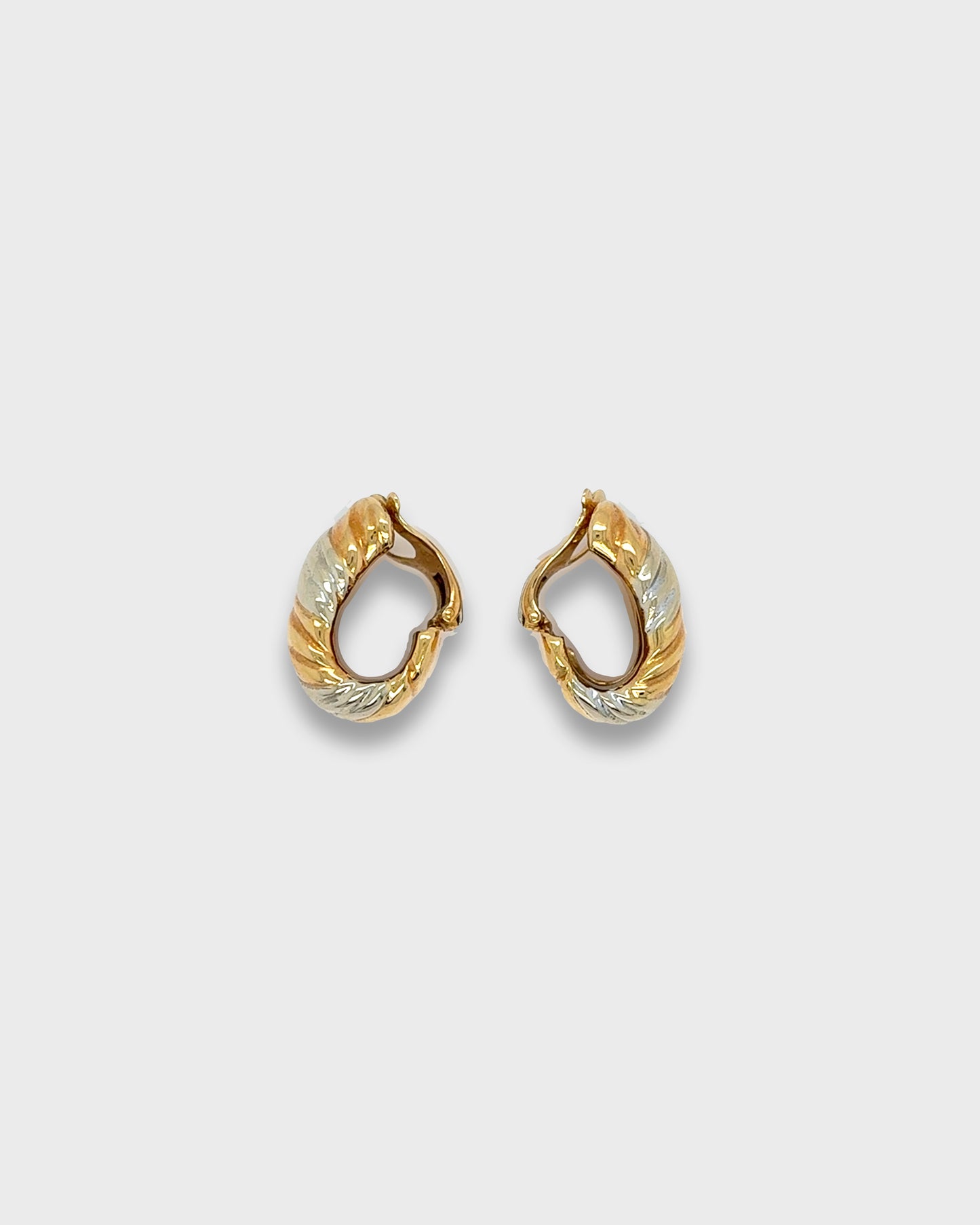 VAN CLEEF & ARPELS WHITE & YELLOW GOLD NECKLACE & EARRINGS, 1980s