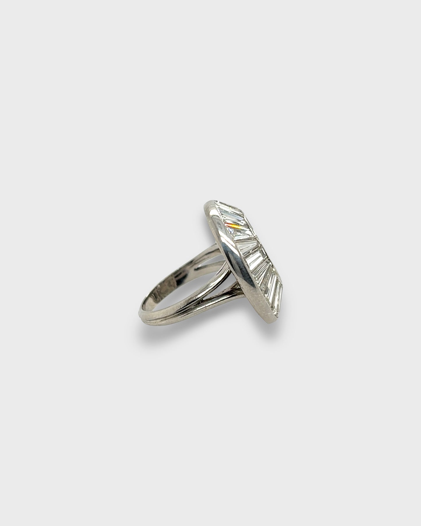 DIAMONDS & PLATINUM SPIRAL RING, 1950s
