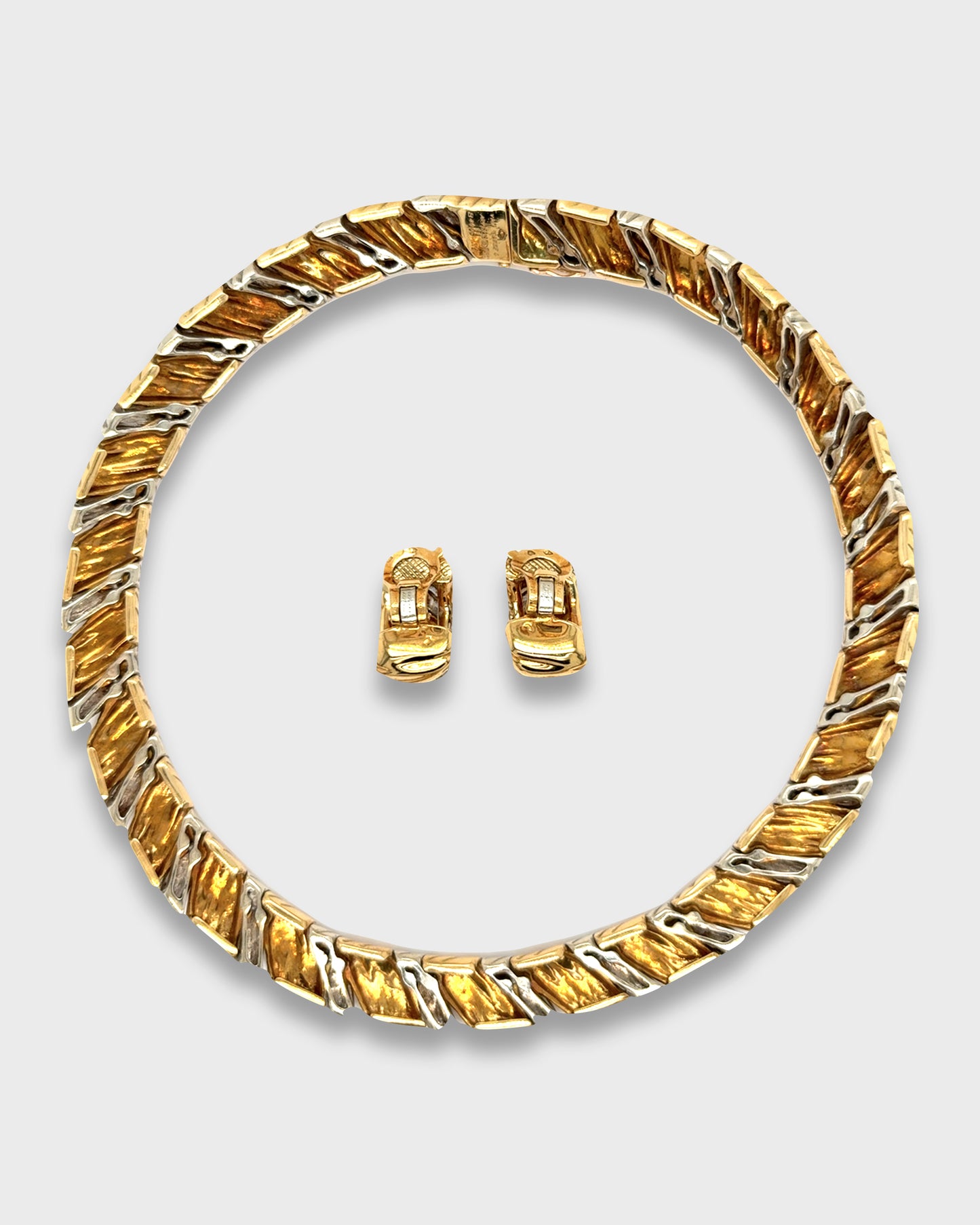 VAN CLEEF & ARPELS WHITE & YELLOW GOLD NECKLACE & EARRINGS, 1980s