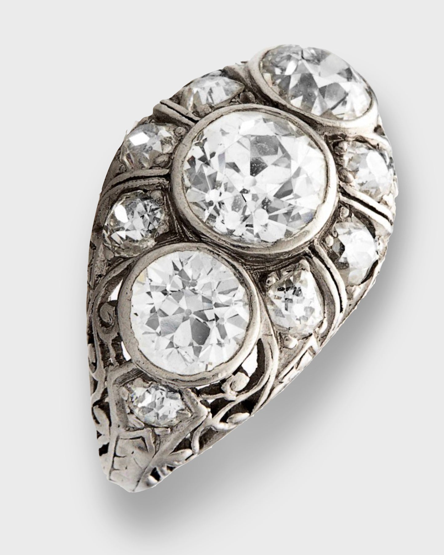 ART DÉCO DIAMOND & PLATINUM TRILOGY RING, 1930s