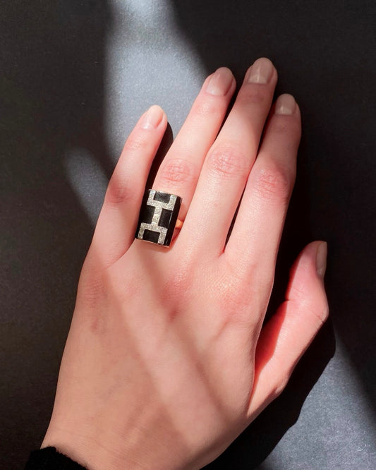 ART DÉCO DIAMOND, ONYX & ROSE GOLD RING, 1920s