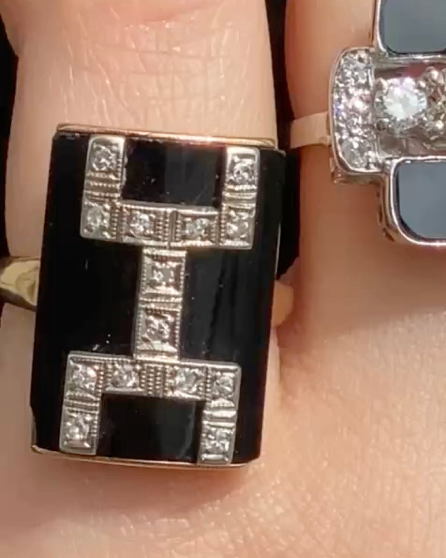 ART DÉCO DIAMOND, ONYX & ROSE GOLD RING, 1920s