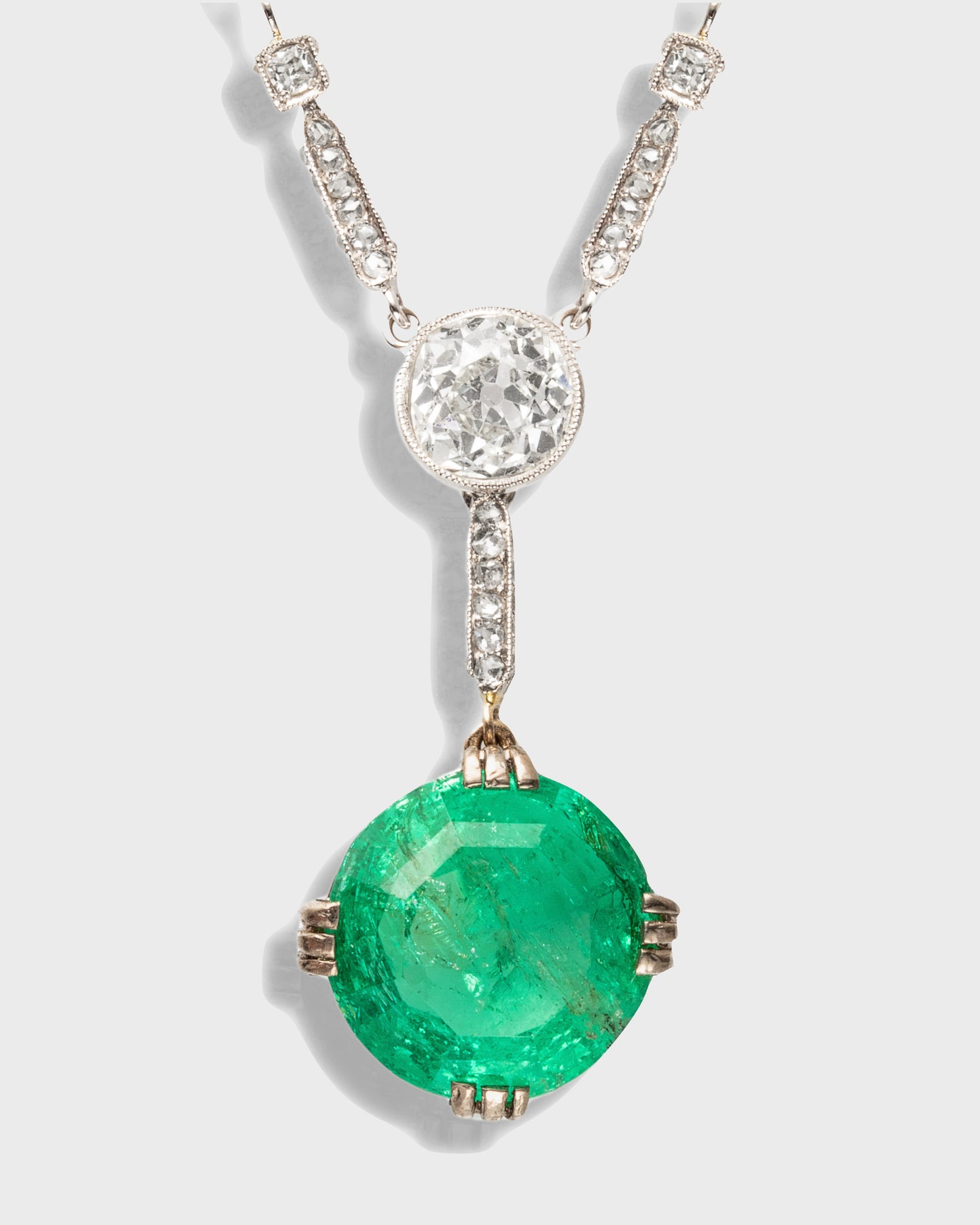 ART DÉCO COLOMBIAN EMERALD, DIAMONDS & PLATINUM PENDANT, 1920s