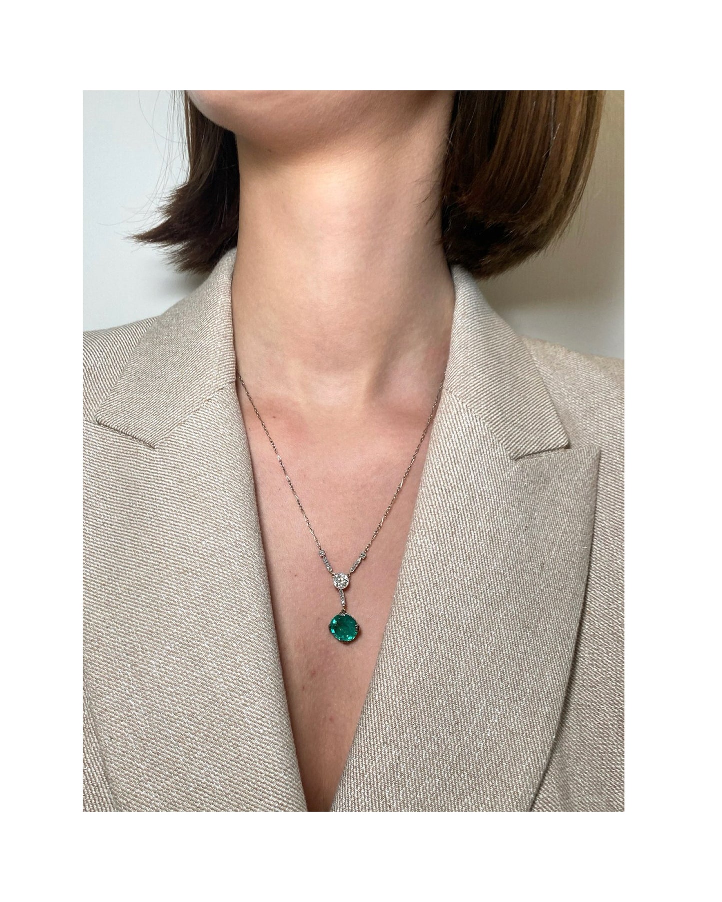 ART DÉCO COLOMBIAN EMERALD, DIAMONDS & PLATINUM PENDANT, 1920s