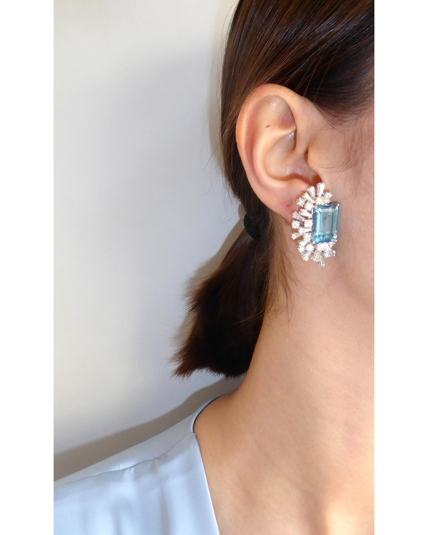 SANTA MARIA AQUAMARINE, DIAMOND & PLATINUM EARCLIPS, 1950s