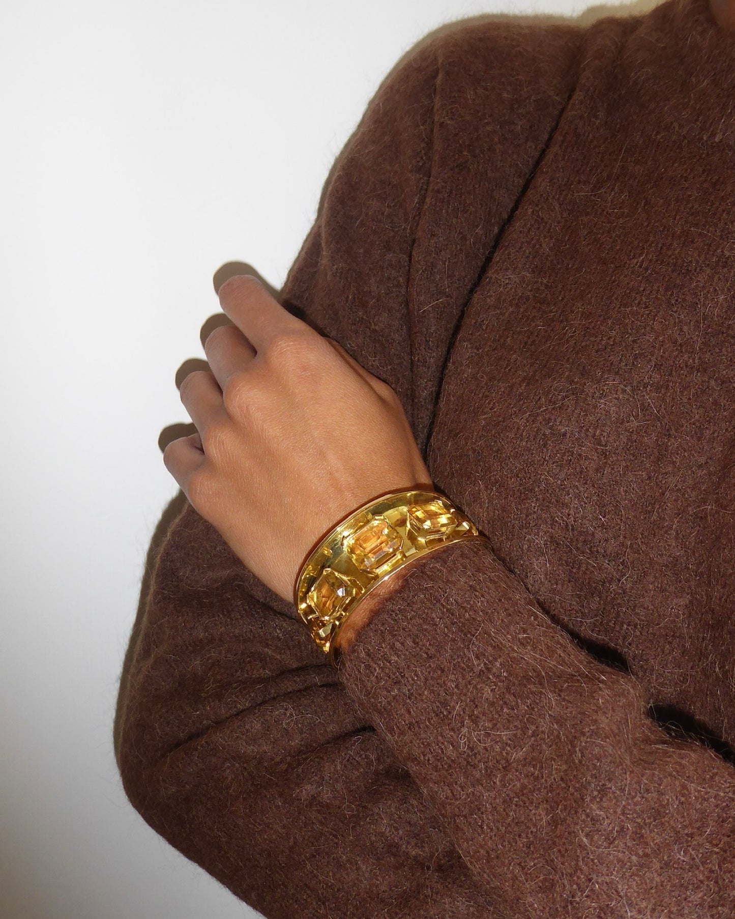 ART MODERNE CITRINES & YELLOW GOLD CUFF, 1940s