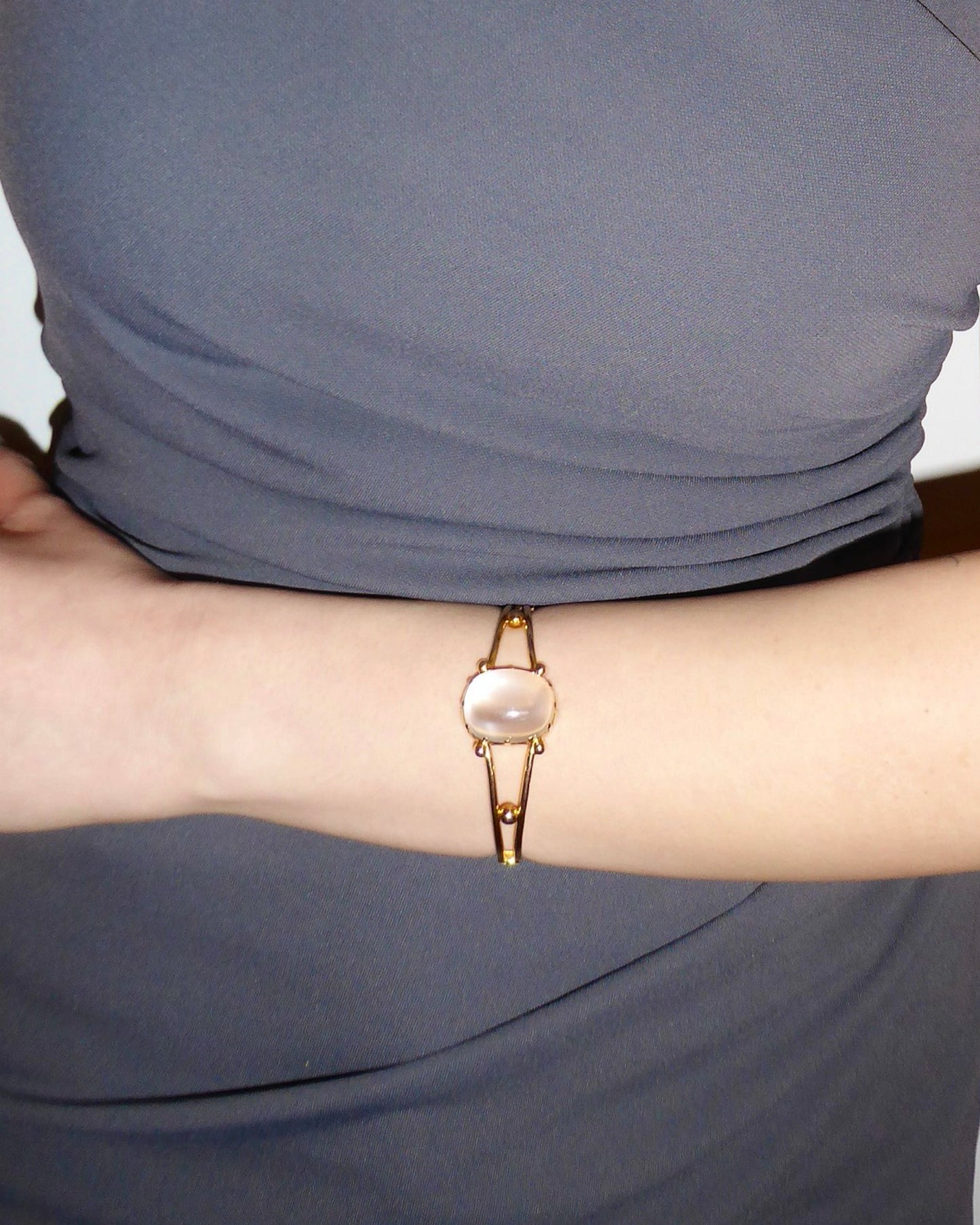 VICTORIAN MOONSTONE & 15k ROSE GOLD BANGLE, 1880s