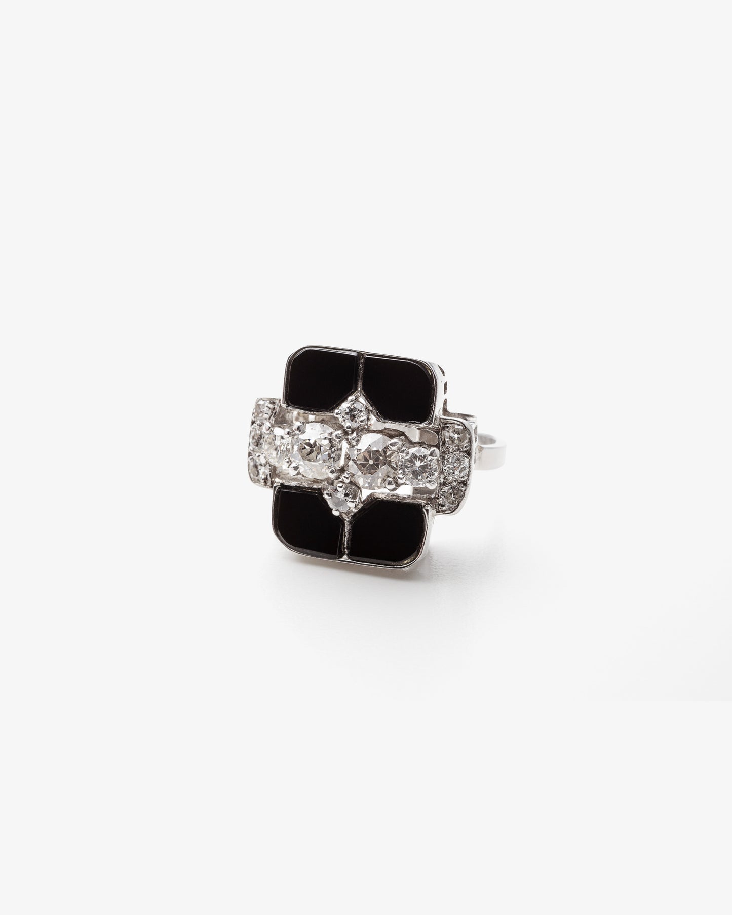 ART DÉCO DIAMONDS, ONYX & PLATINUM RING, 1930s