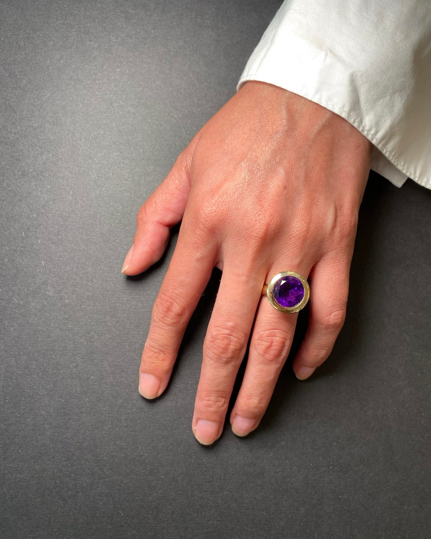 AMETHYST & YELLOW GOLD RING, 1960s