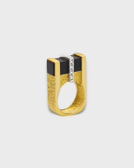 ONYX, DIAMONDS, YELLOW & WHITE GOLD RING, 1970s