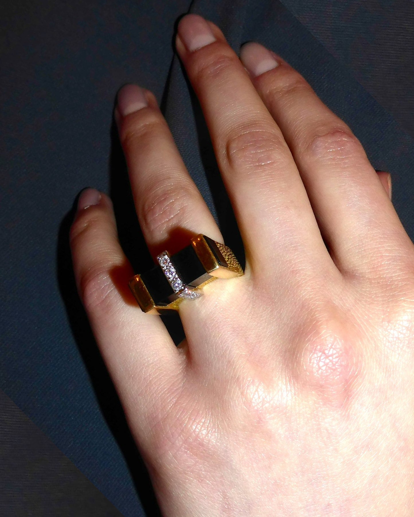 ONYX, DIAMONDS, YELLOW & WHITE GOLD RING, 1970s