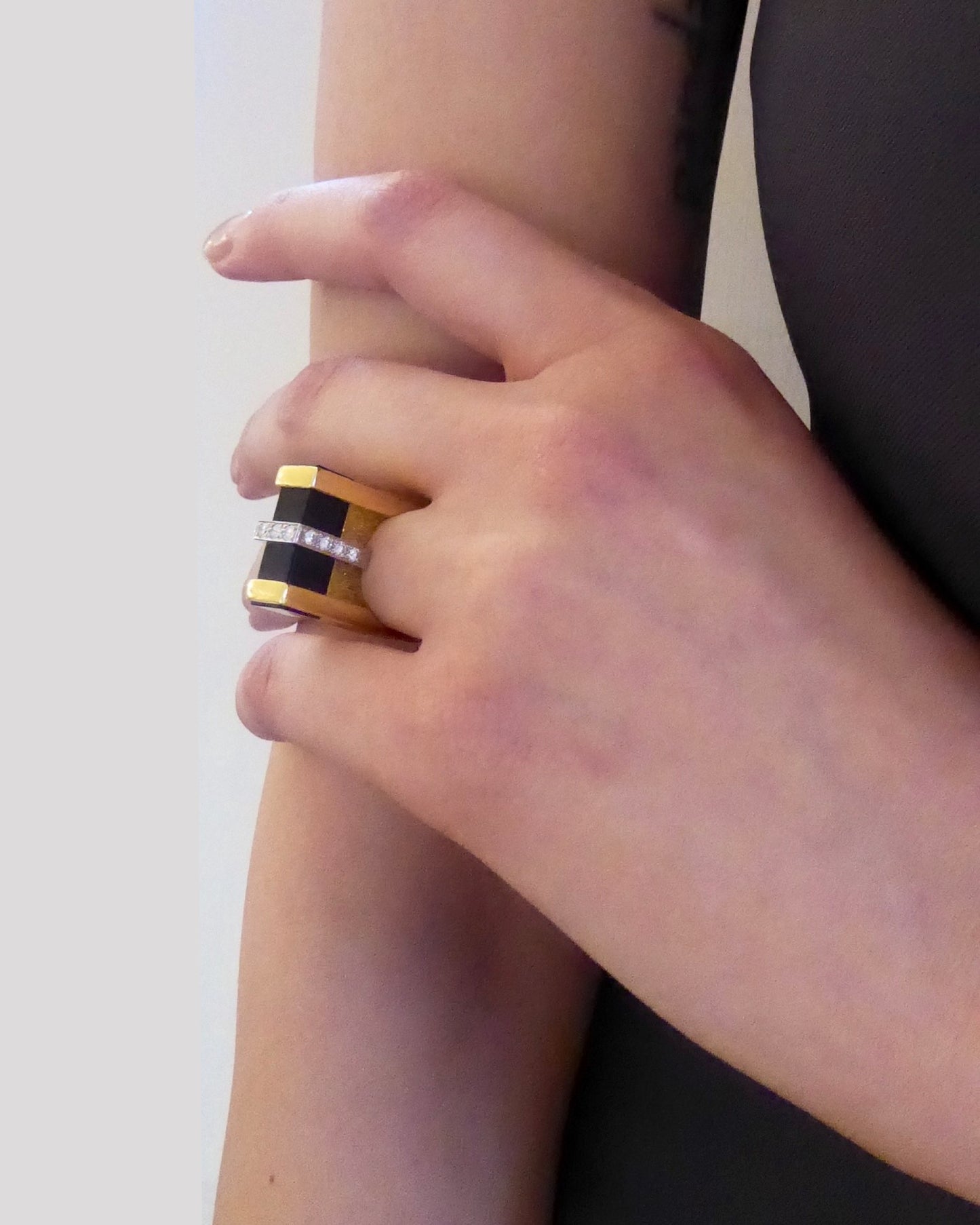 ONYX, DIAMONDS, YELLOW & WHITE GOLD RING, 1970s