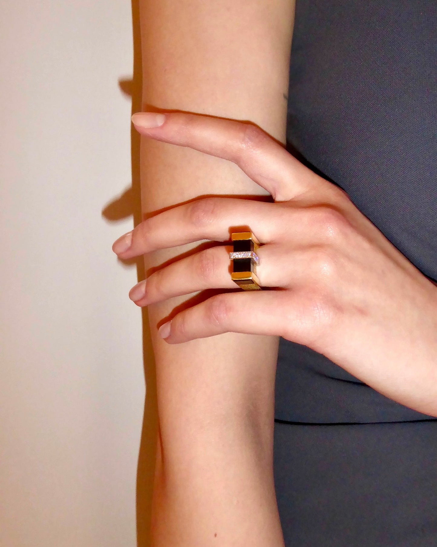 ONYX, DIAMONDS, YELLOW & WHITE GOLD RING, 1970s