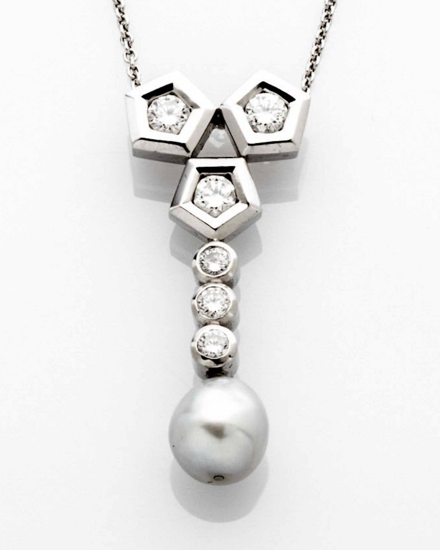 PEARL, DIAMONDS & WHITE GOLD PENDANT NECKLACE, 1948
