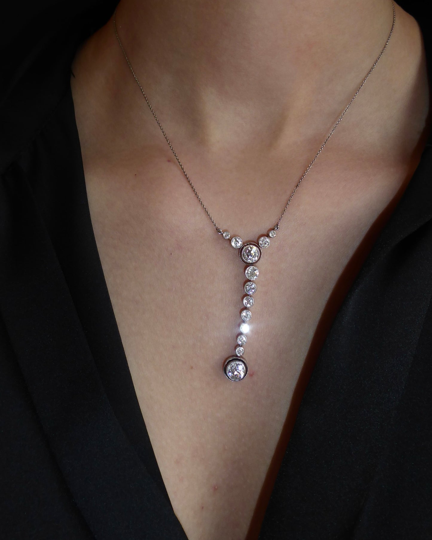 ART MODERNE DIAMONDS, PLATINUM & YELLOW GOLD PENDANT NECKLACE, 1940s