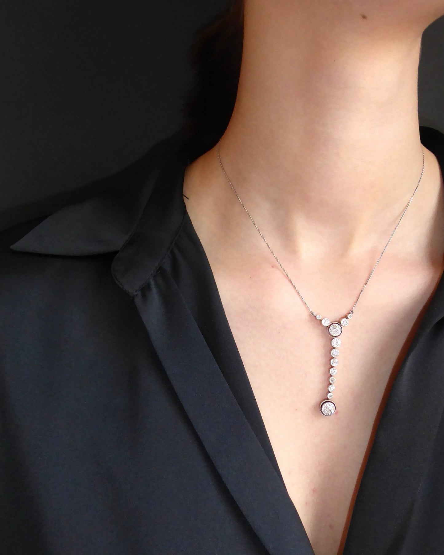 ART MODERNE DIAMONDS, PLATINUM & YELLOW GOLD PENDANT NECKLACE, 1940s