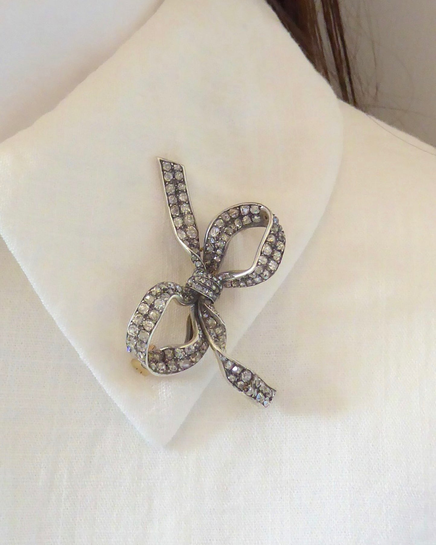 BELLE ÉPOQUE DIAMOND, GOLD & SILVER BOW BROOCH, 1890s