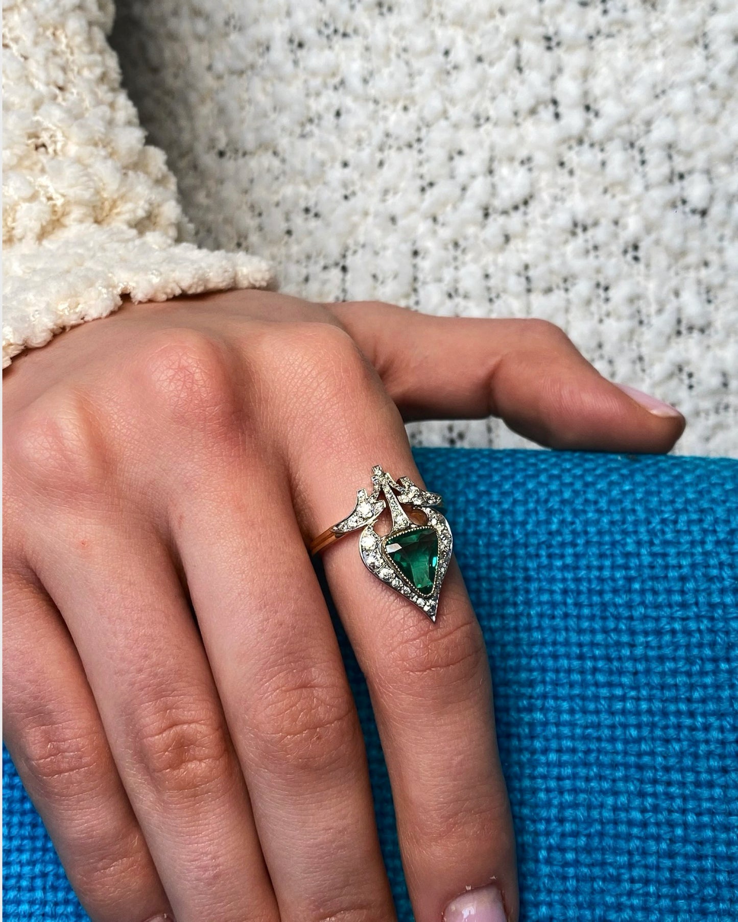EMERALD & DIAMONDS, WHITE & YELLOW GOLD RING, 1950s