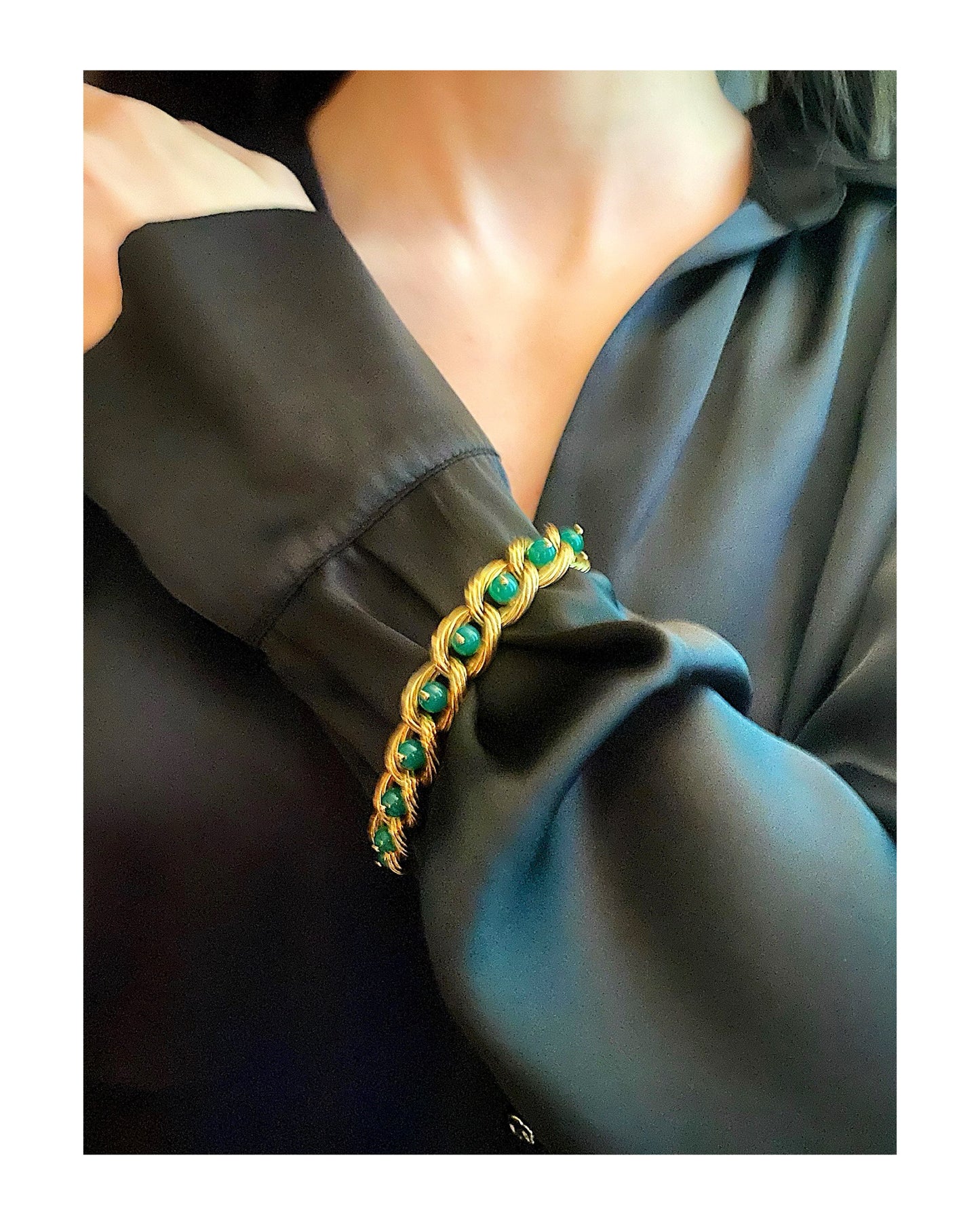 VAN CLEEF & ARPELS YELLOW GOLD & CHALCEDONY BEADS BRACELET, 1960s