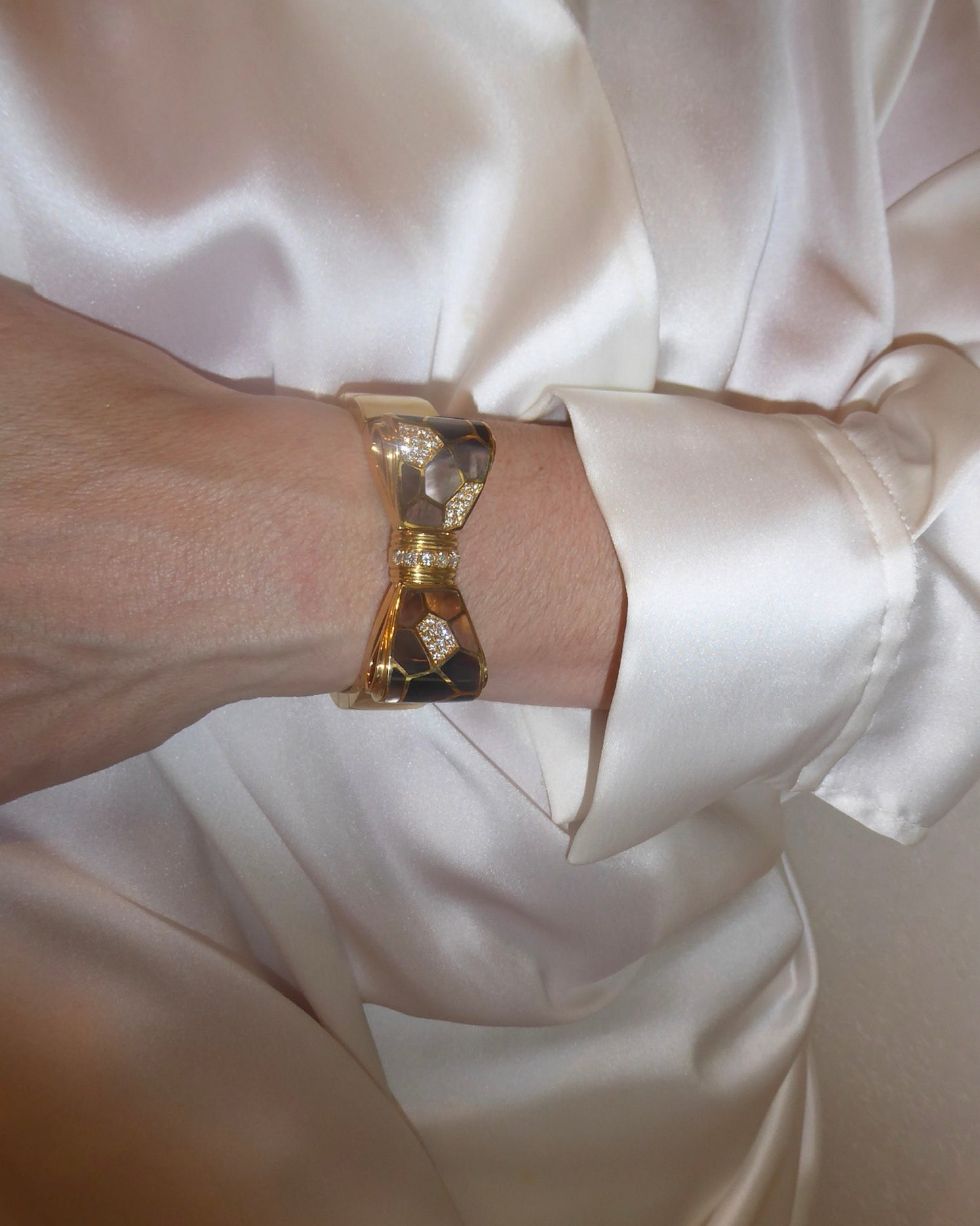 NARDI GOLD, DIAMONDS & MOTHER OF PEARL BOW CUFF, 1990s