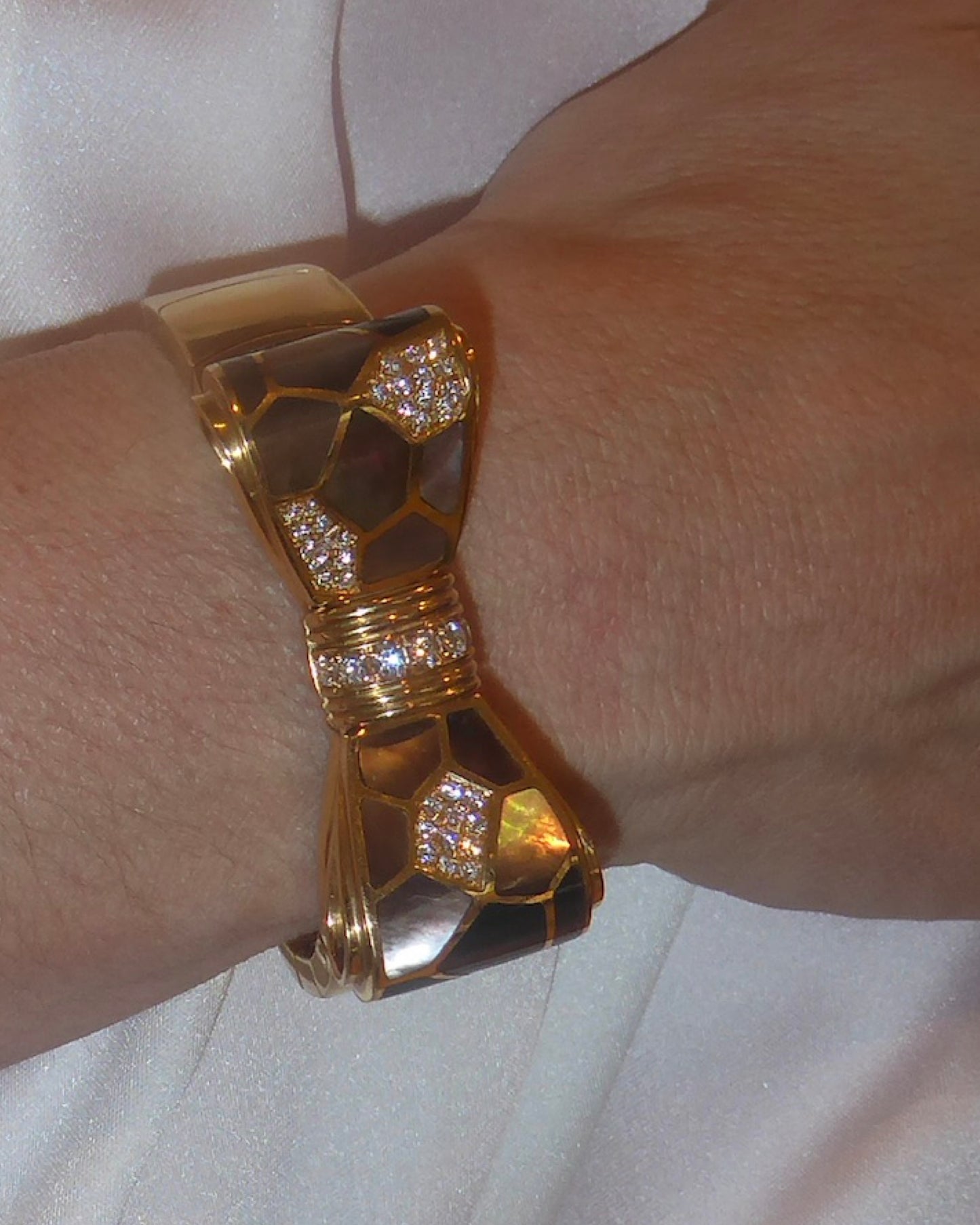 NARDI GOLD, DIAMONDS & MOTHER OF PEARL BOW CUFF, 1990s