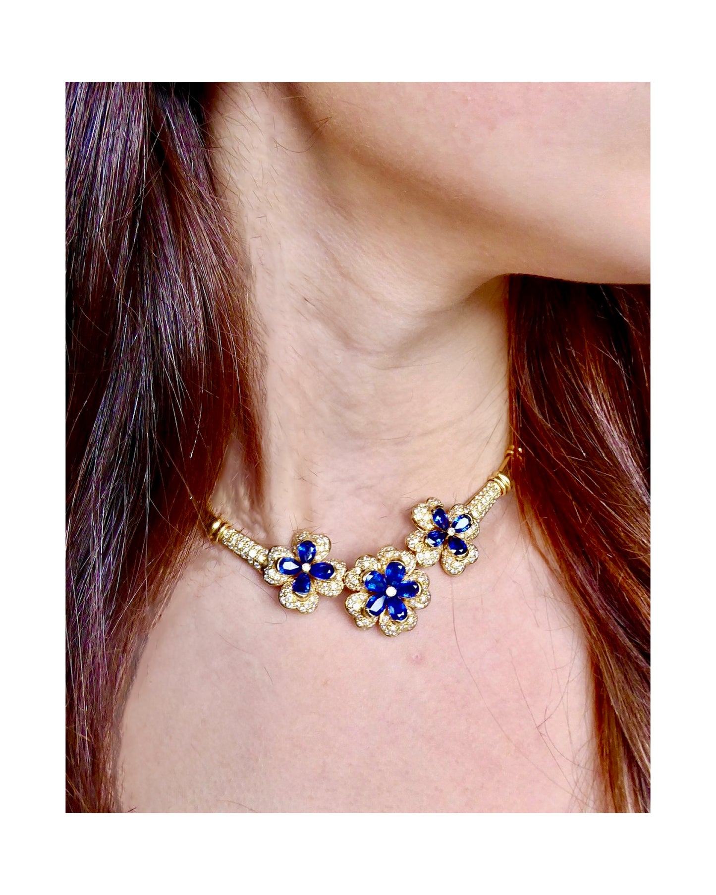 SAPPHIRES, DIAMONDS & YELLOW GOLD EARRINGS & CHOKER