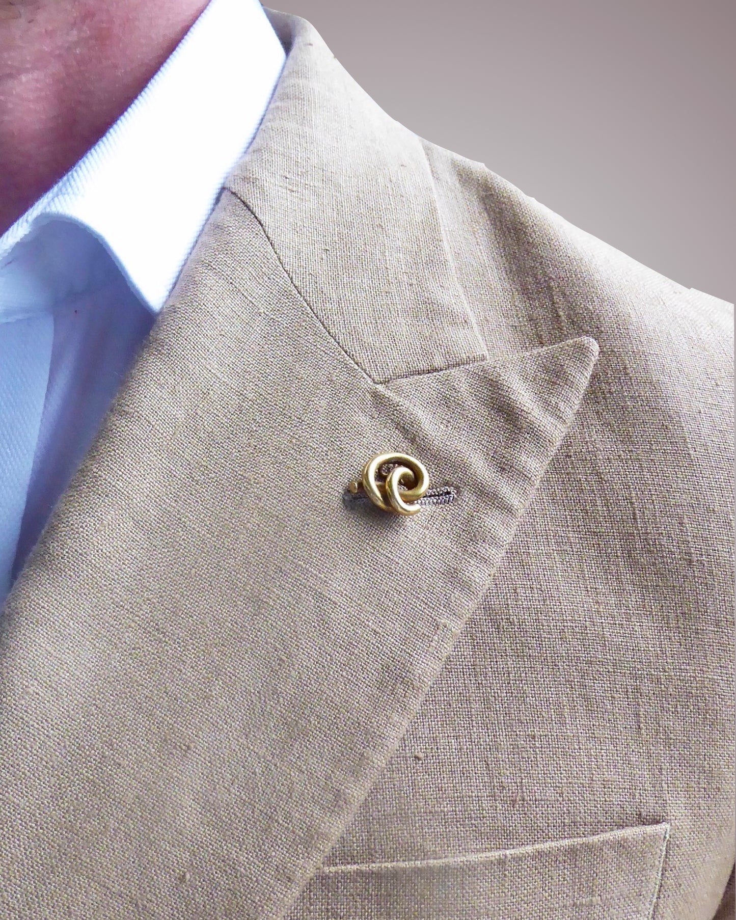 VICTORIAN YELLOW GOLD LOVE KNOT TIE PIN, 1900s