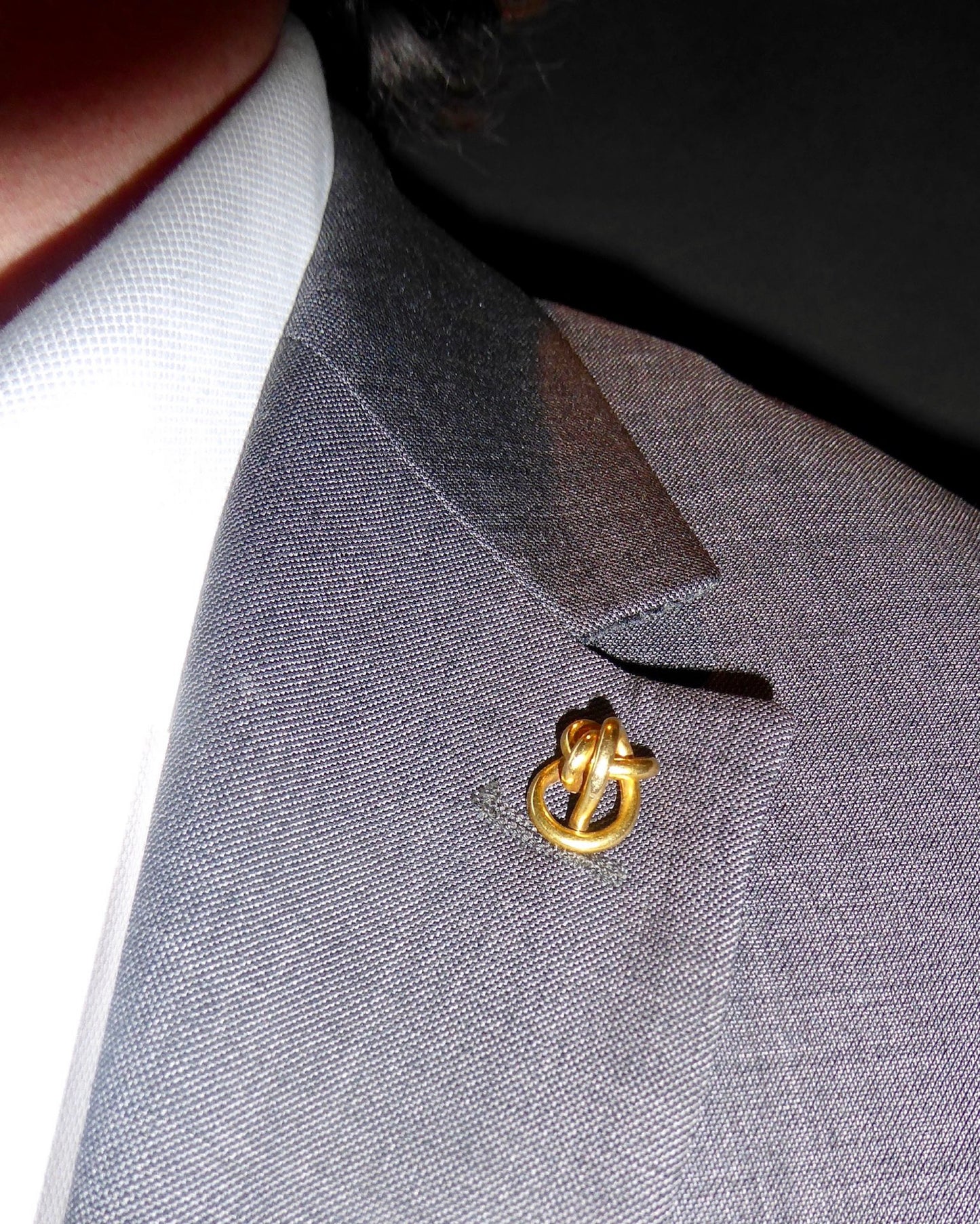 VICTORIAN YELLOW GOLD LOVE KNOT TIE PIN, 1900s