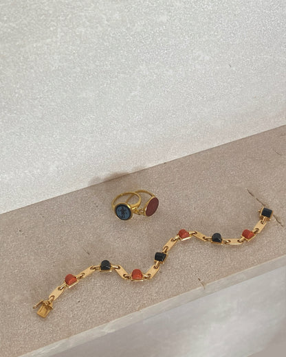 PAIR OF ANTIQUE INTAGLIO, CHALCEDONY, CARNELIAN & GOLD RINGS