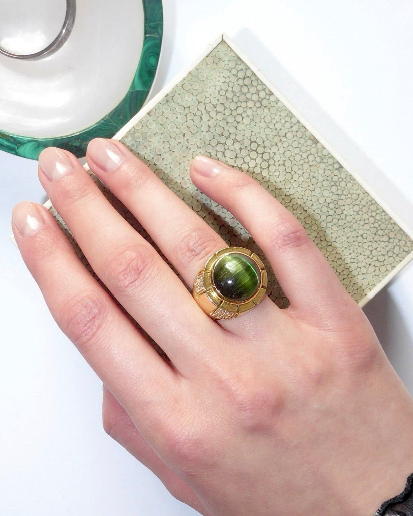 CAT'S EYE TOURMALINE, DIAMOND & YELLOW GOLD COCKTAIL RING, 1970s