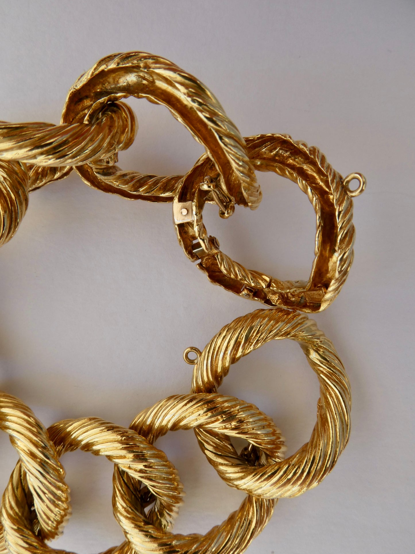 KUTSCHINSKY YELLOW GOLD LINKS BRACELET, 1960s