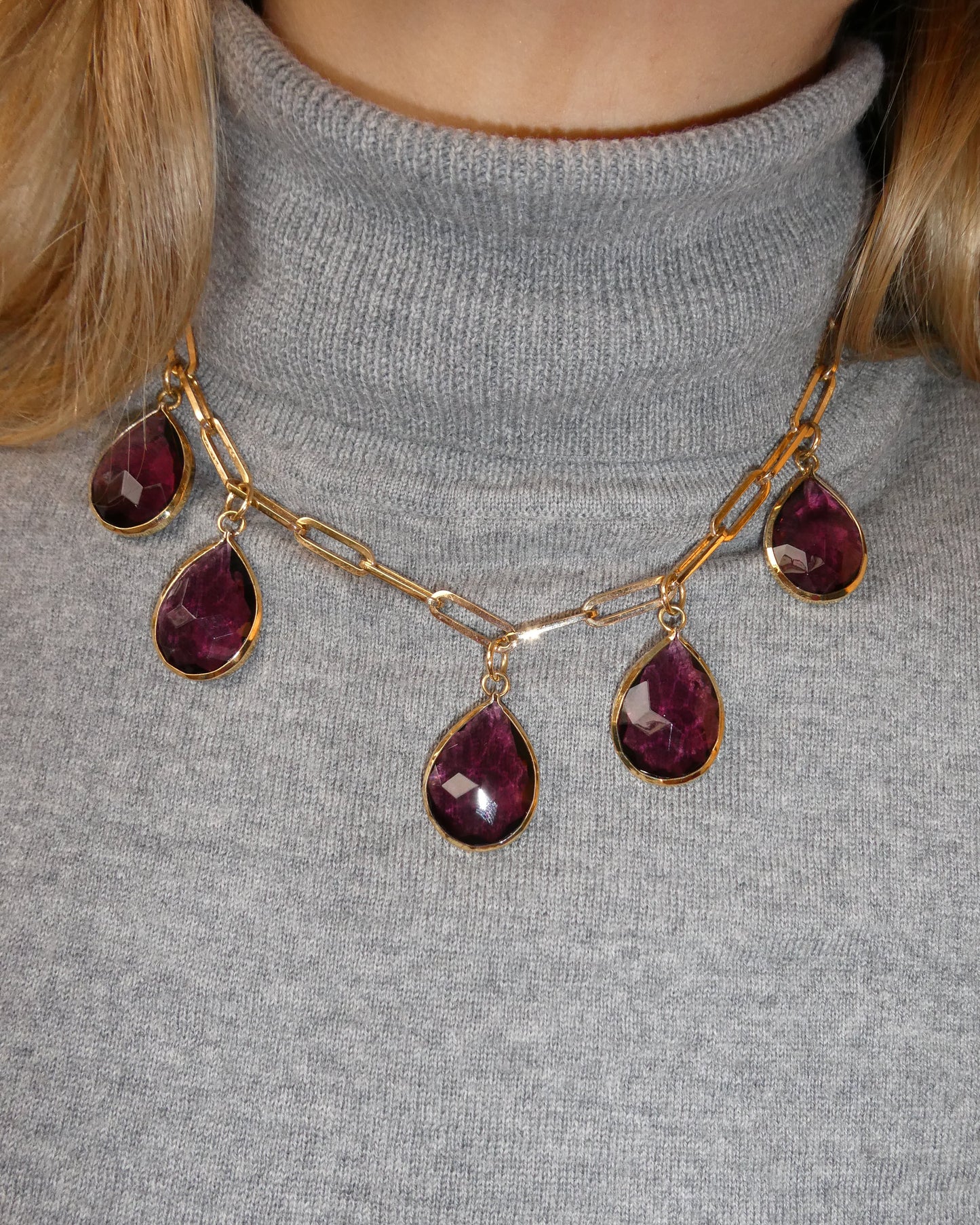 RASPBERRY QUARTZ & GOLD CHARM NECKLACE, 1990s