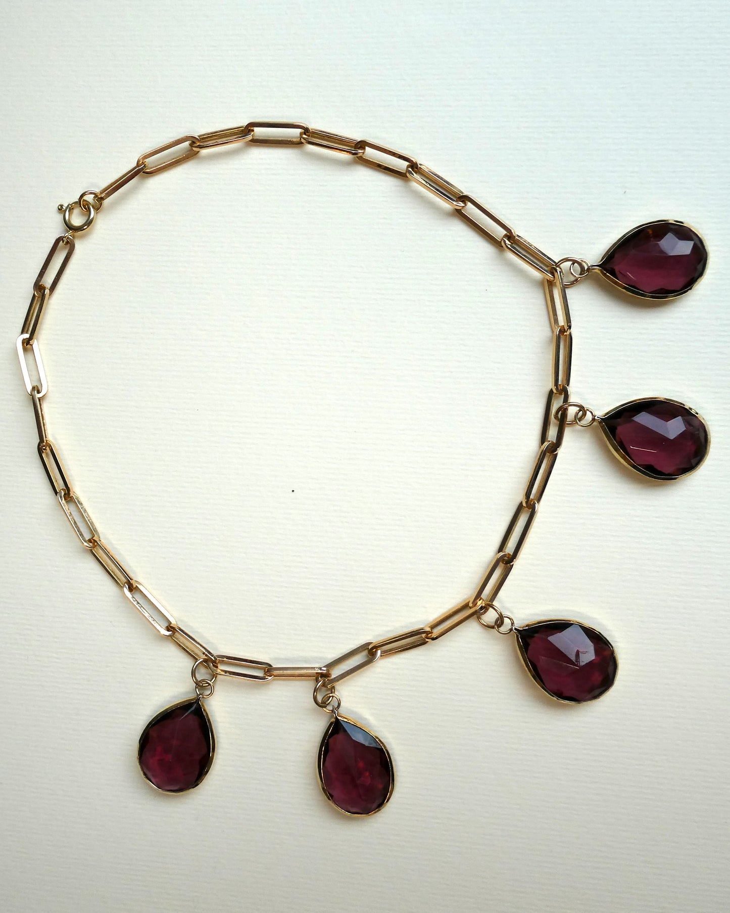 RASPBERRY QUARTZ & GOLD CHARM NECKLACE, 1990s