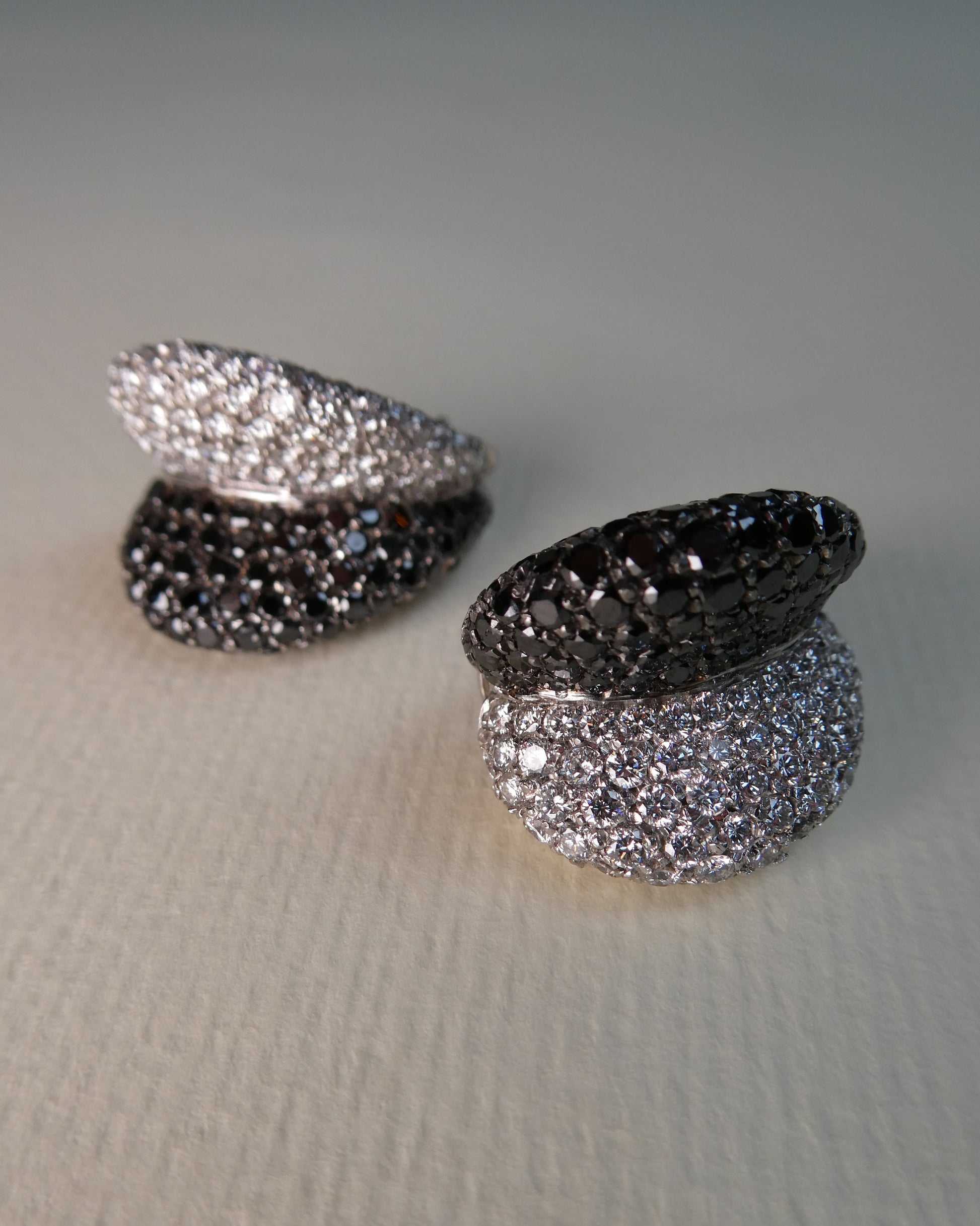 CACCIARI SALVATI BLACK AND WHITE DIAMOND & GOLD EARRINGS, 2000s