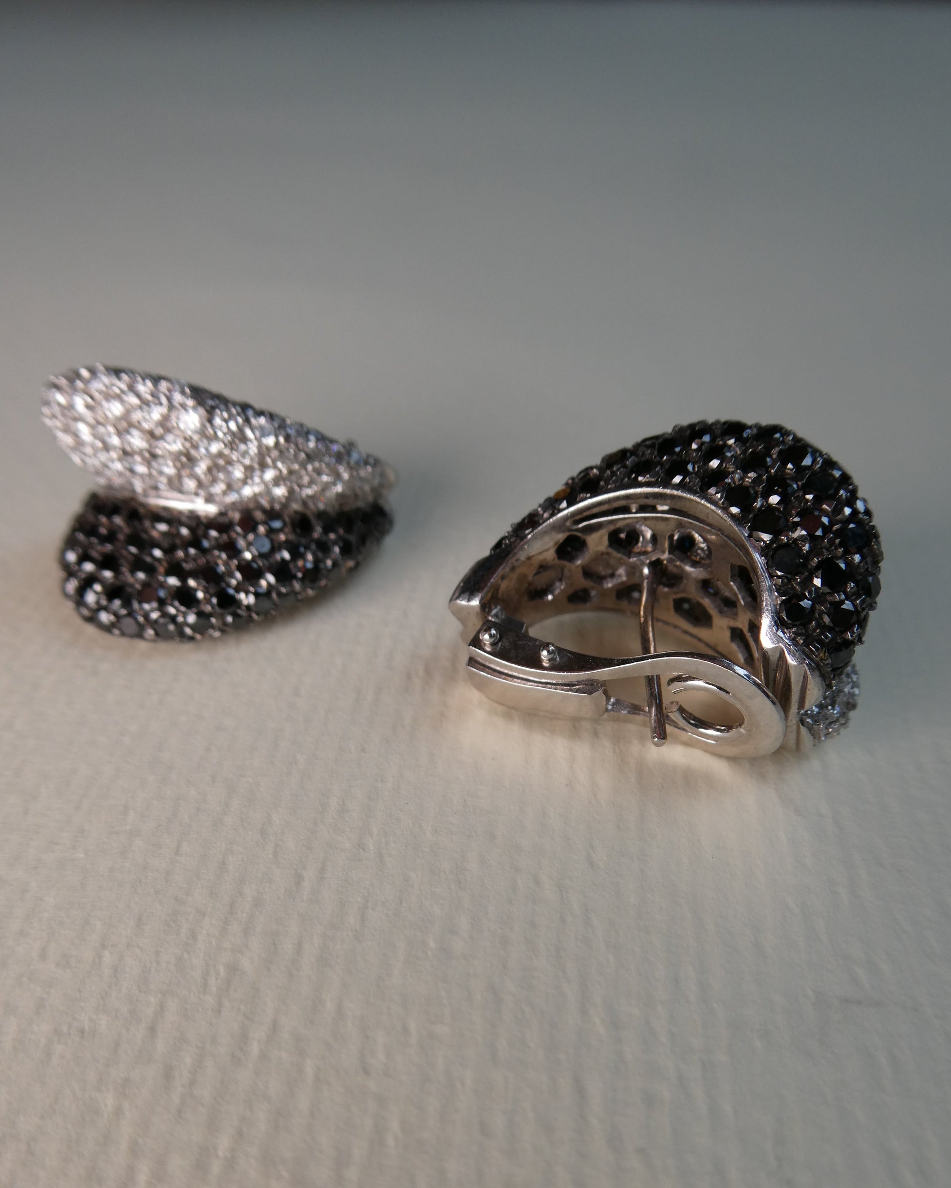 CACCIARI SALVATI BLACK AND WHITE DIAMOND & GOLD EARRINGS, 2000s