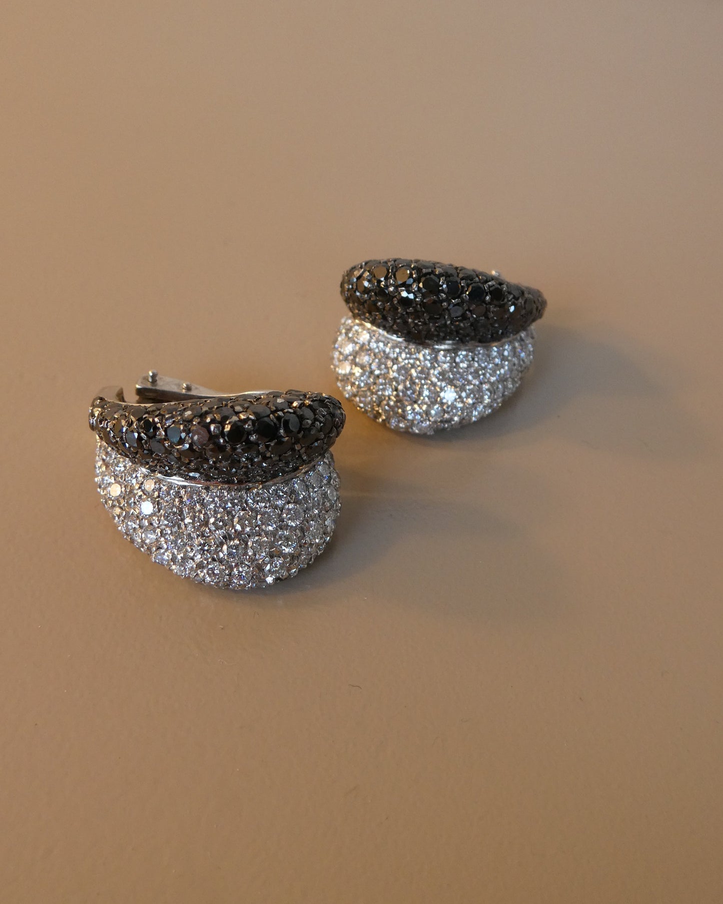 CACCIARI SALVATI BLACK AND WHITE DIAMOND & GOLD EARRINGS, 2000s