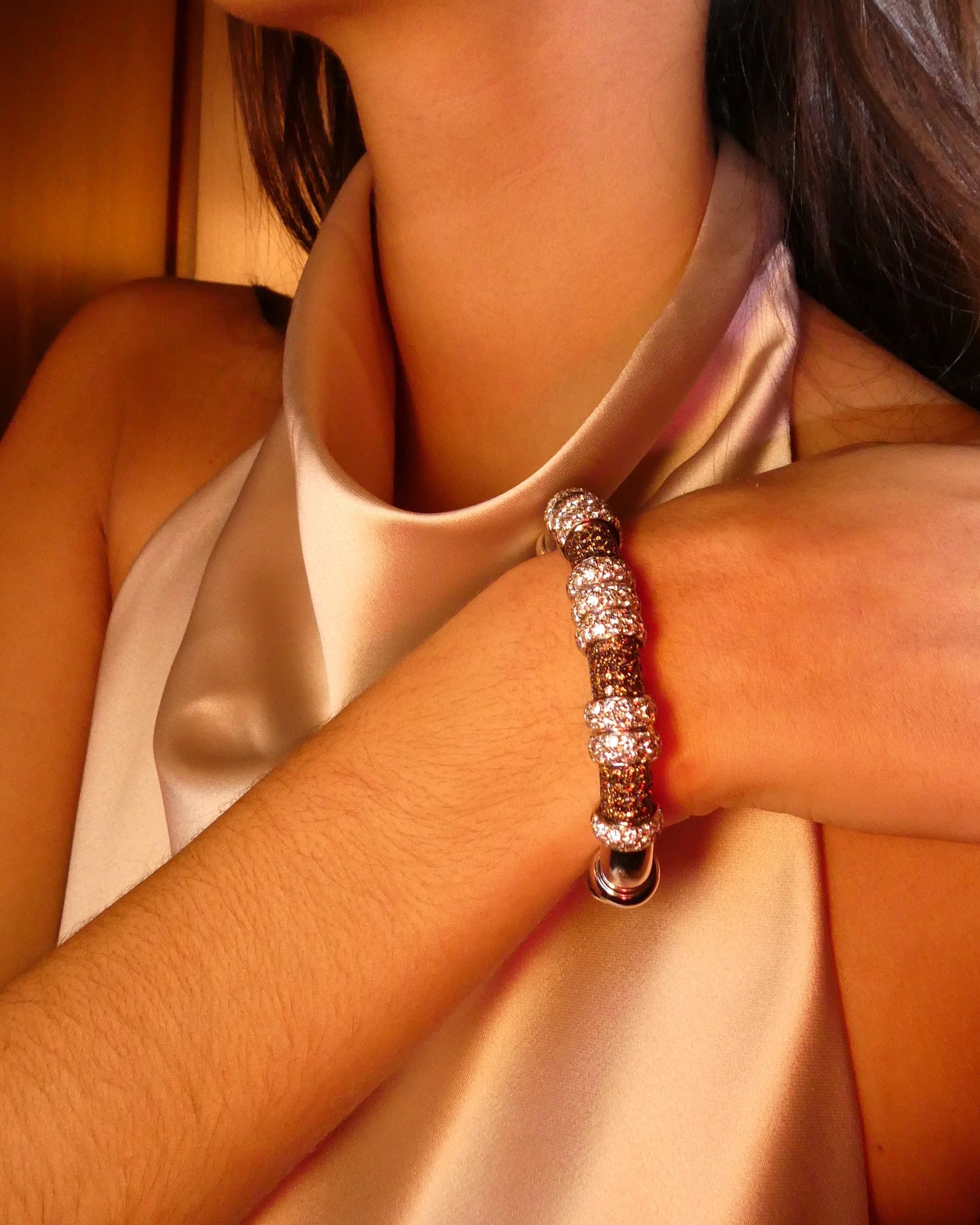 CACCIARI SALVATI CHAMPAGNE & WHITE DIAMONDS ON WHITE GOLD BANGLE, 2000