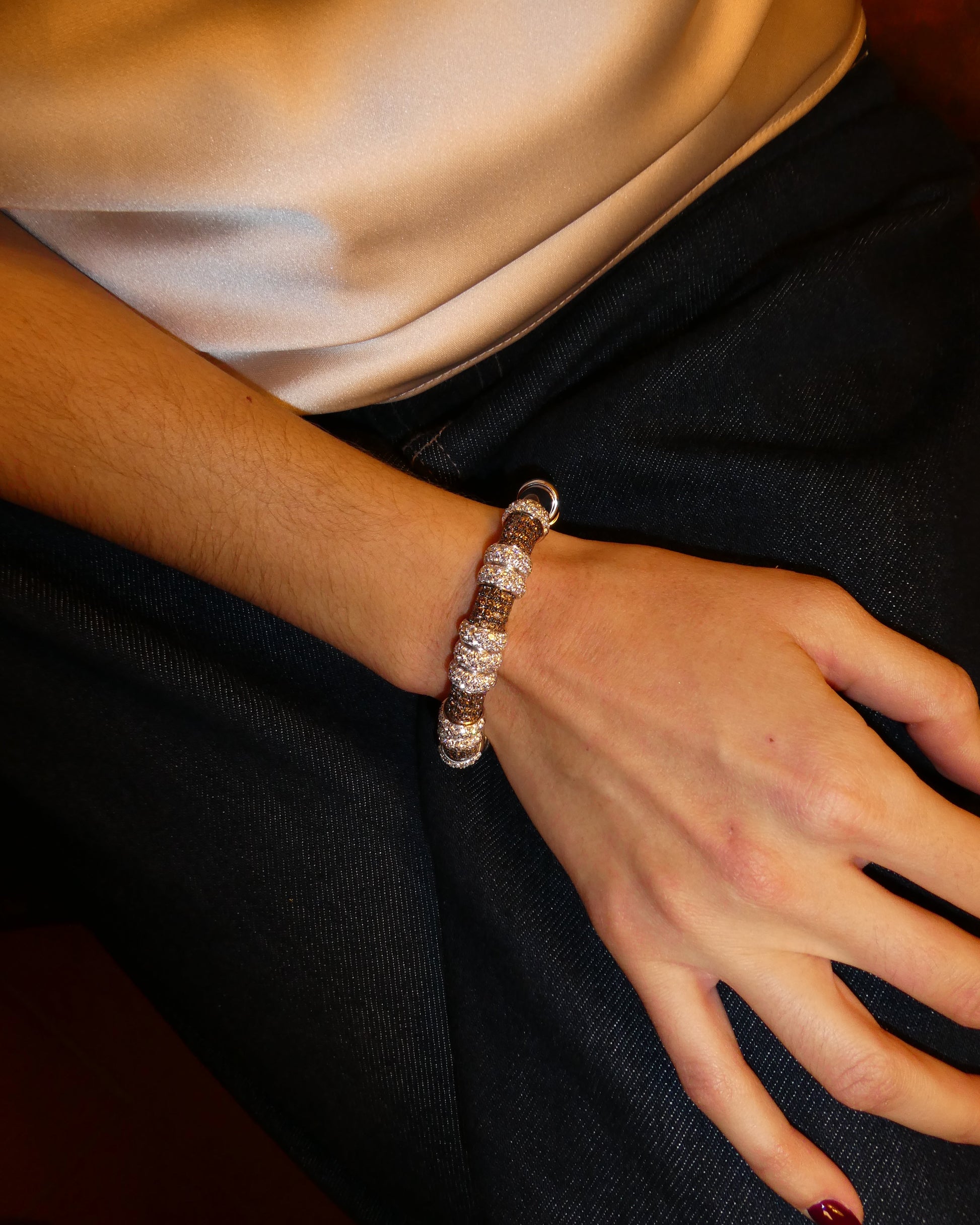 CACCIARI SALVATI CHAMPAGNE & WHITE DIAMONDS ON WHITE GOLD BANGLE, 2000