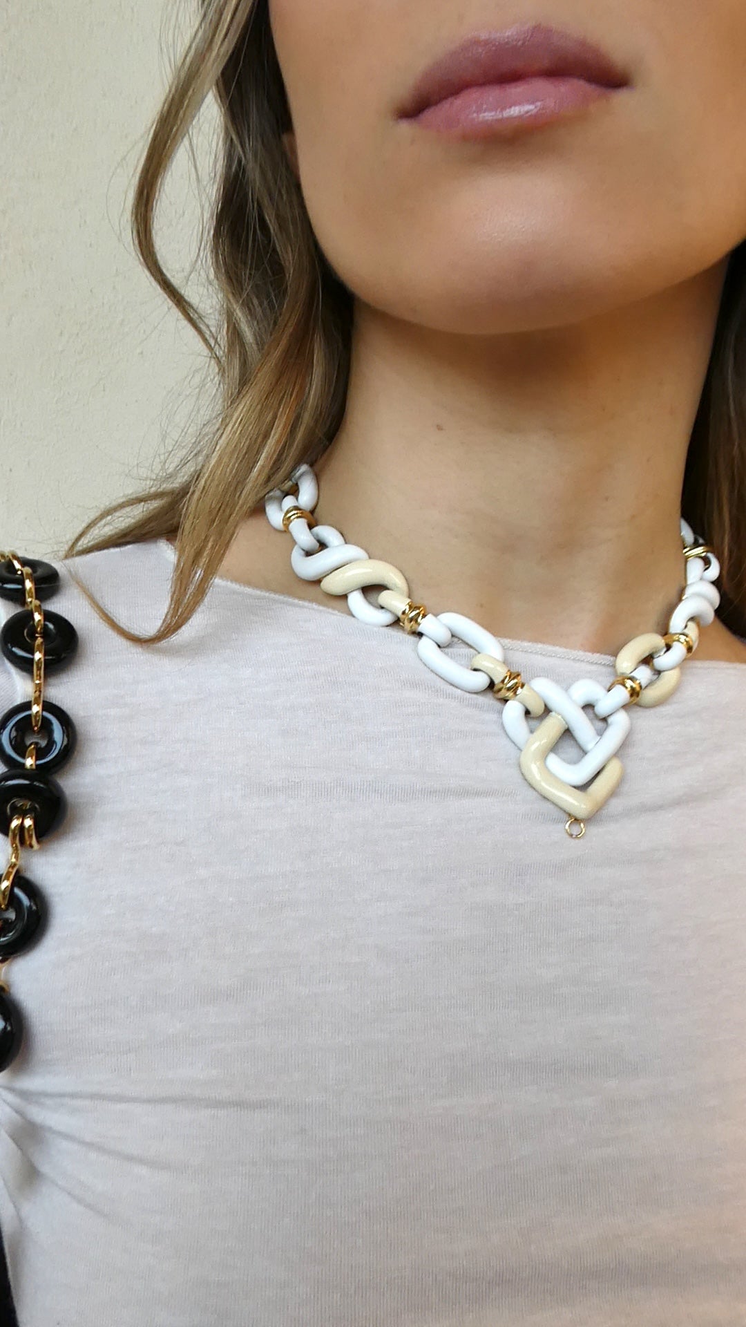 DAVID WEBB ENAMEL & YELLOW GOLD NECKLACE, 1970