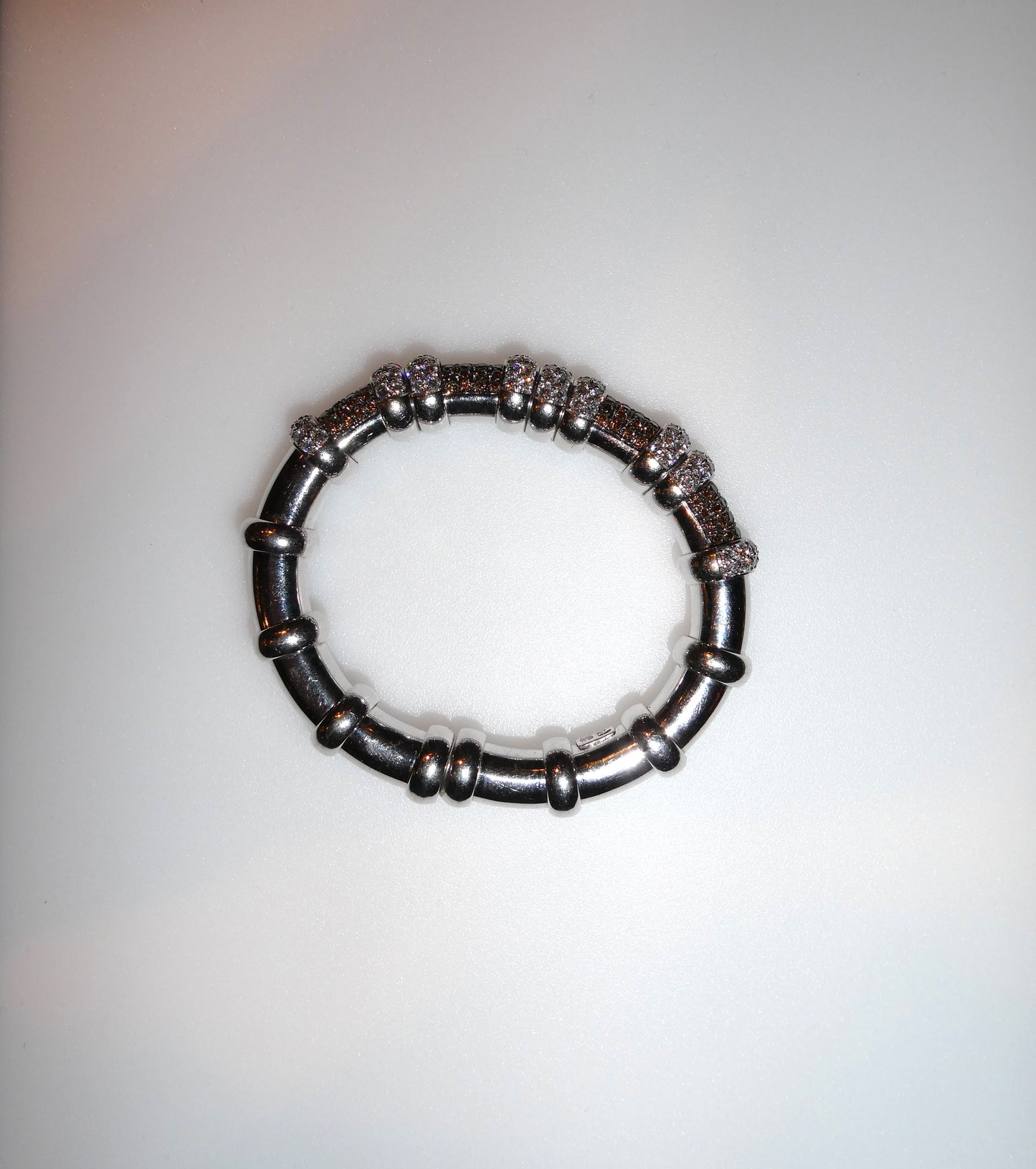 CACCIARI SALVATI CHAMPAGNE & WHITE DIAMONDS ON WHITE GOLD BANGLE, 2000